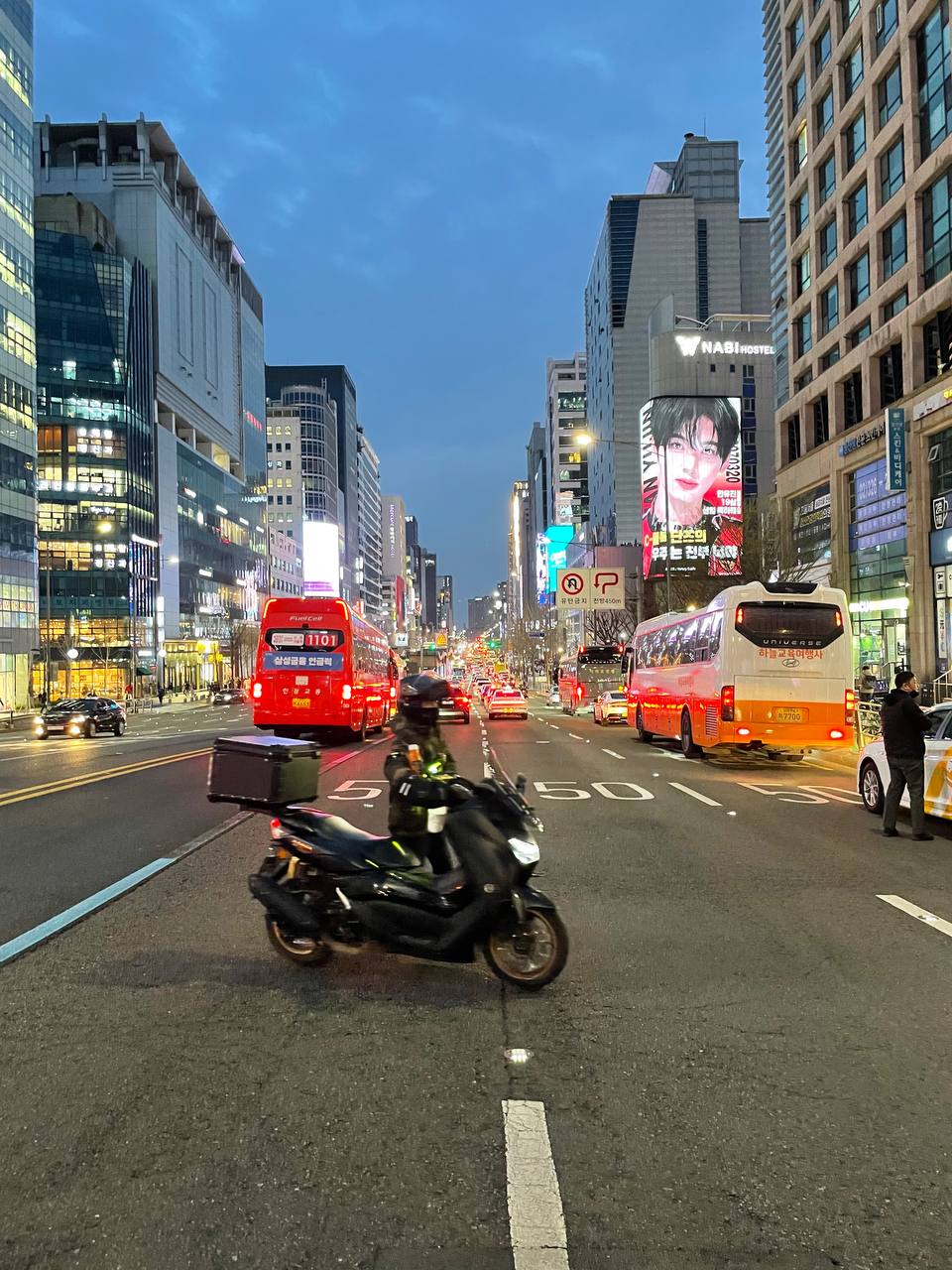 Осень в Южной Корее: Симфония Красного клена и Морского Бриза (16/19)