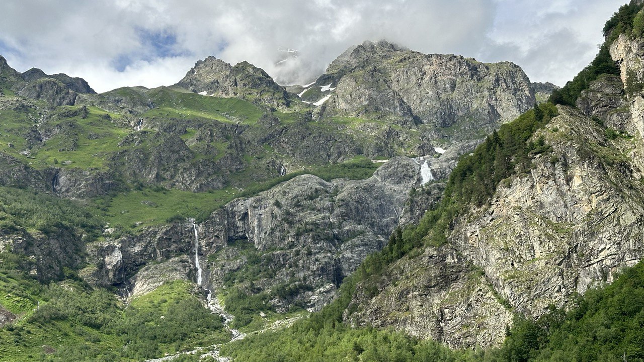 Тур в горы Грузии. Горная Сванетия. Снежные вершины, водопады, каньоны, пещеры (13/69)
