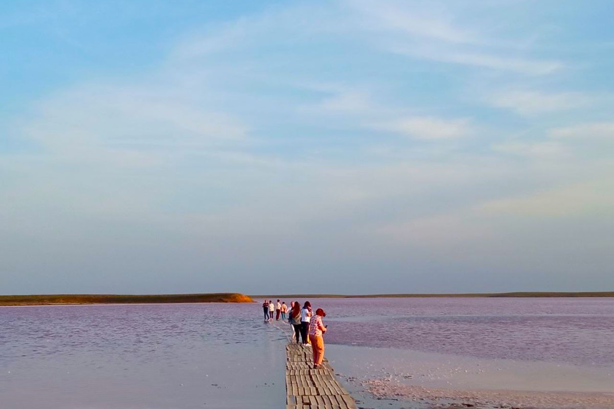 Весенняя Калмыкия: цветущая степь и северный буддизм (10/30)