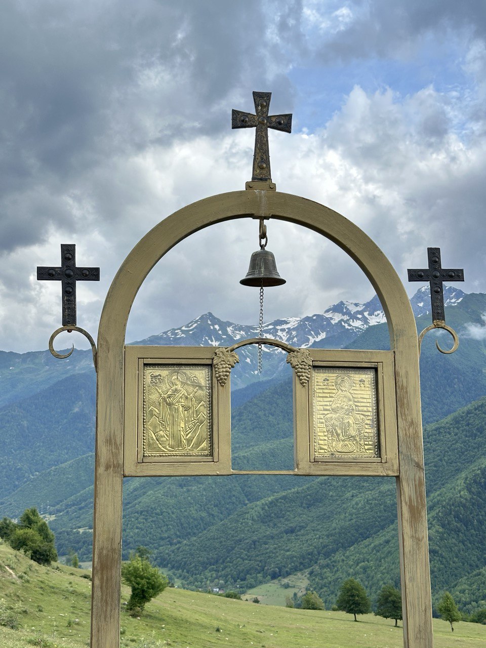 Тур в горы Грузии. Горная Сванетия. Снежные вершины, водопады, каньоны, пещеры (20/69)