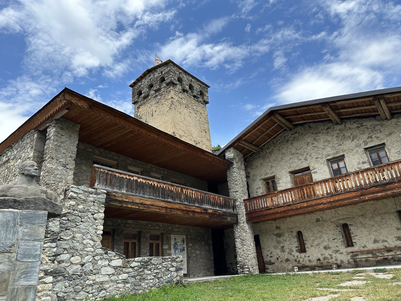 Тур в горы Грузии. Горная Сванетия. Снежные вершины, водопады, каньоны, пещеры (17/69)