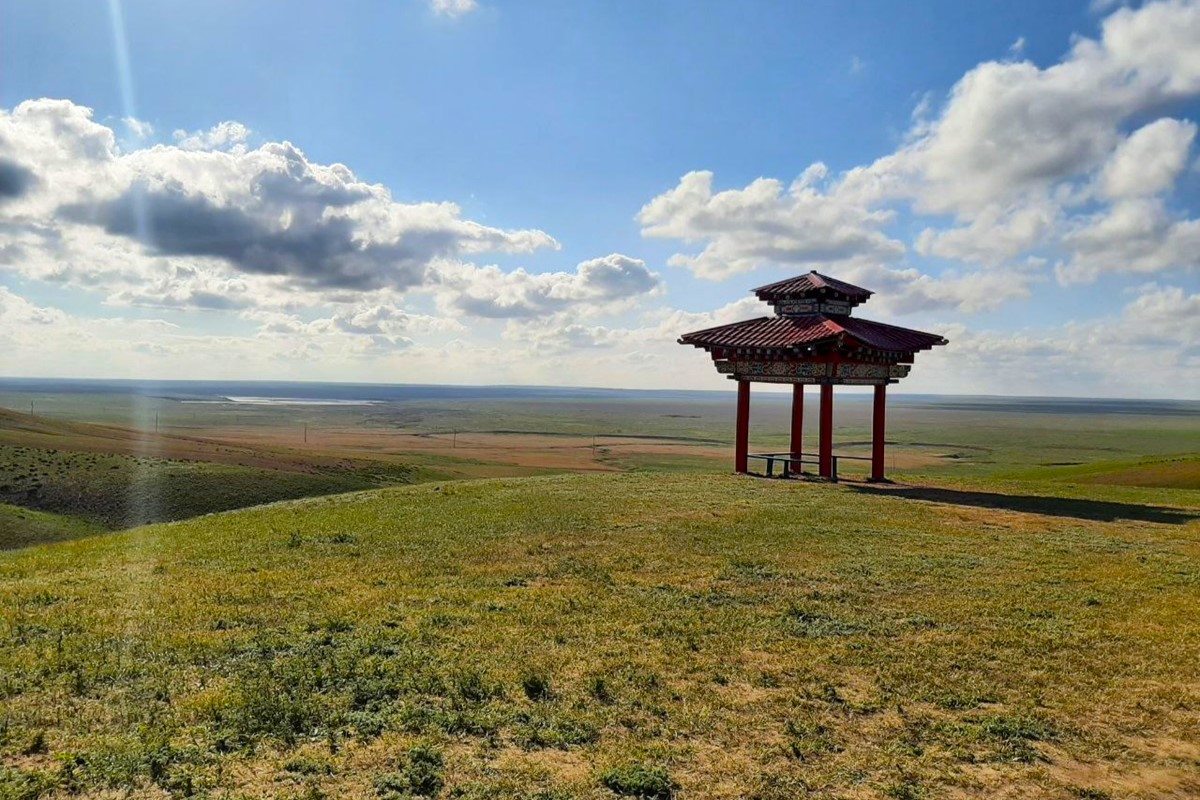 Весенняя Калмыкия: цветущая степь и северный буддизм (14/30)
