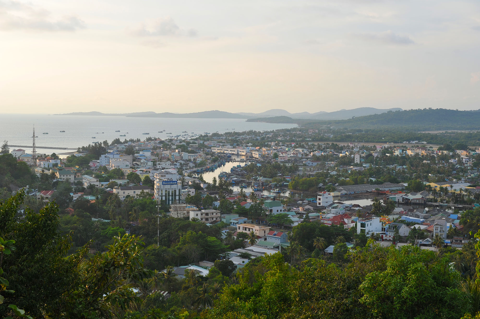 Вьетнам и Камбоджа — 2 острова, 7 локаций, Ангор Ват, гора Бакор, Хошимин. (11/52)