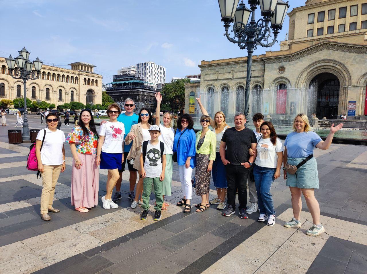 Армения. Сбор гранатов