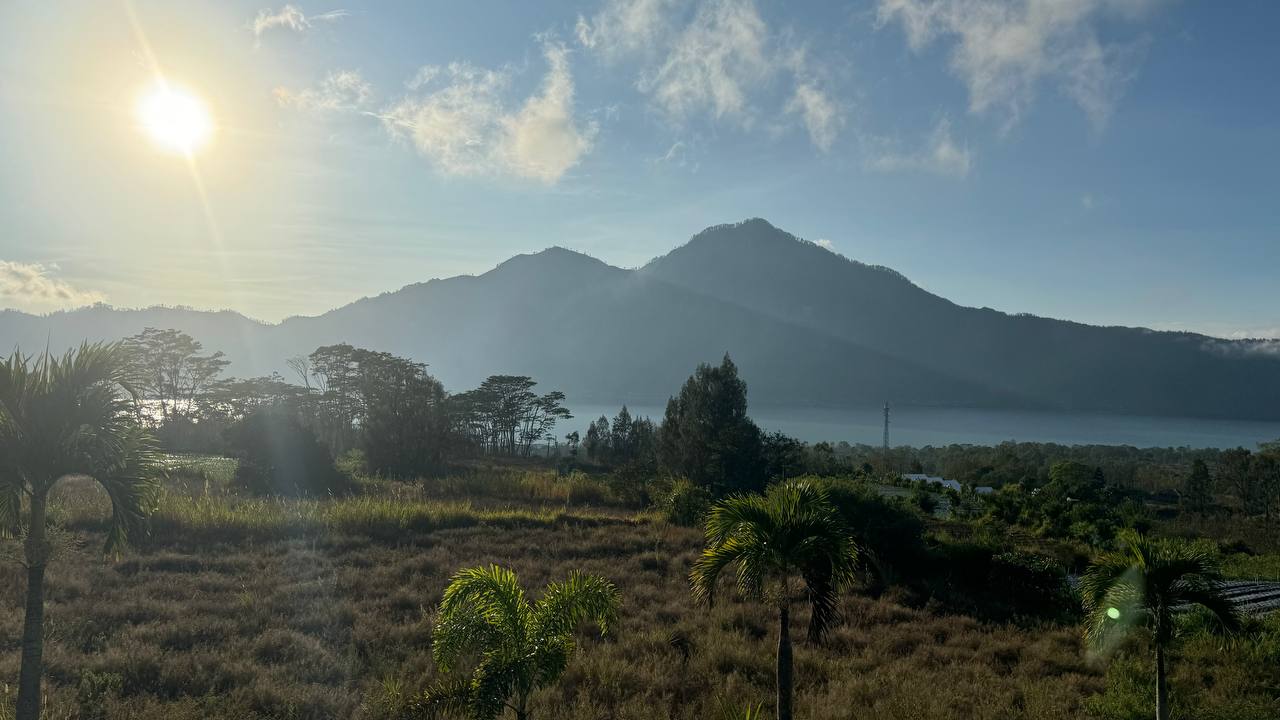 Магия Батукару: Треккинг, Храм и Горячие Источники (5/12)