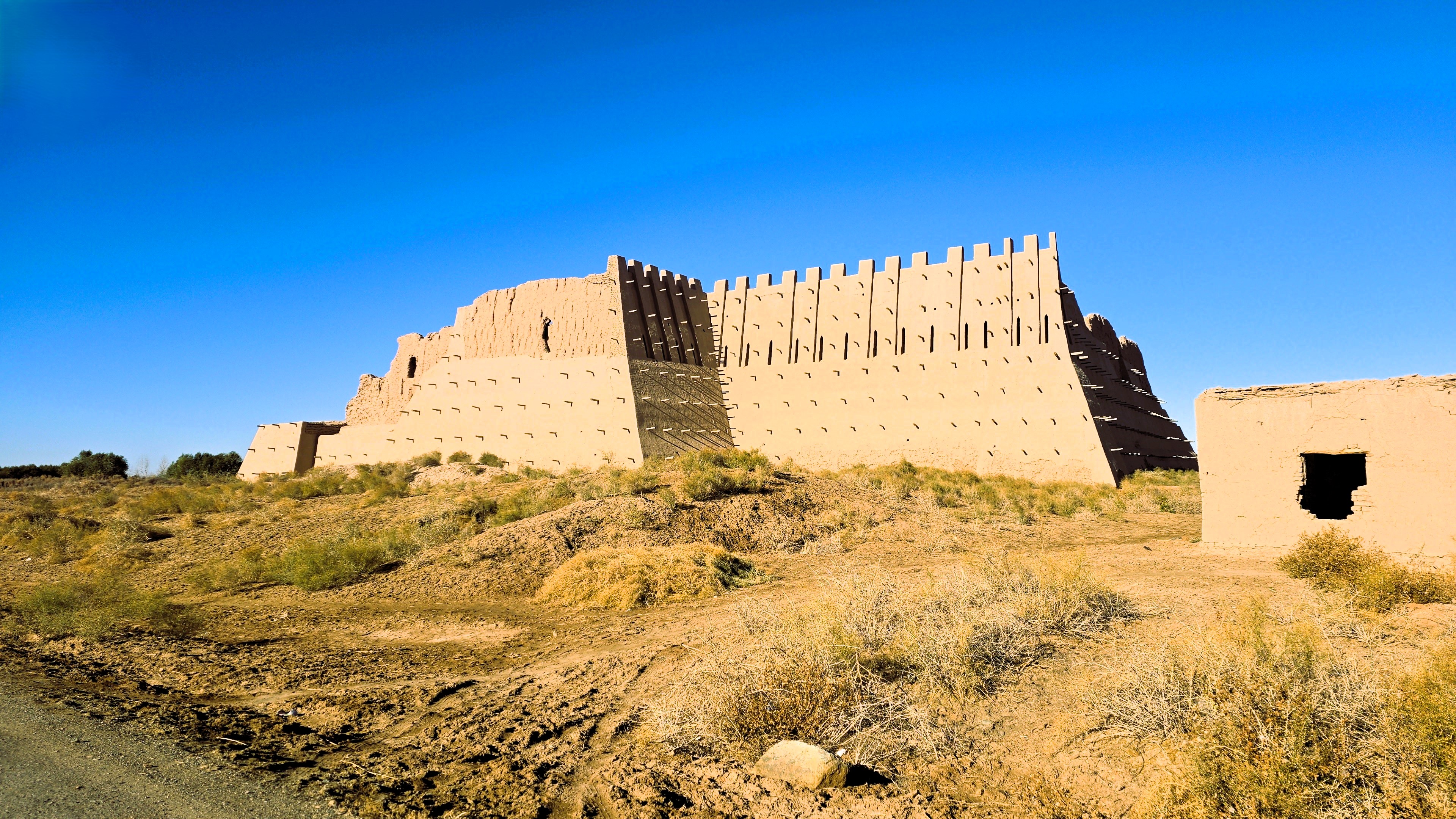 Экскурсия в крепости древних Хорезмийцев (5/9)