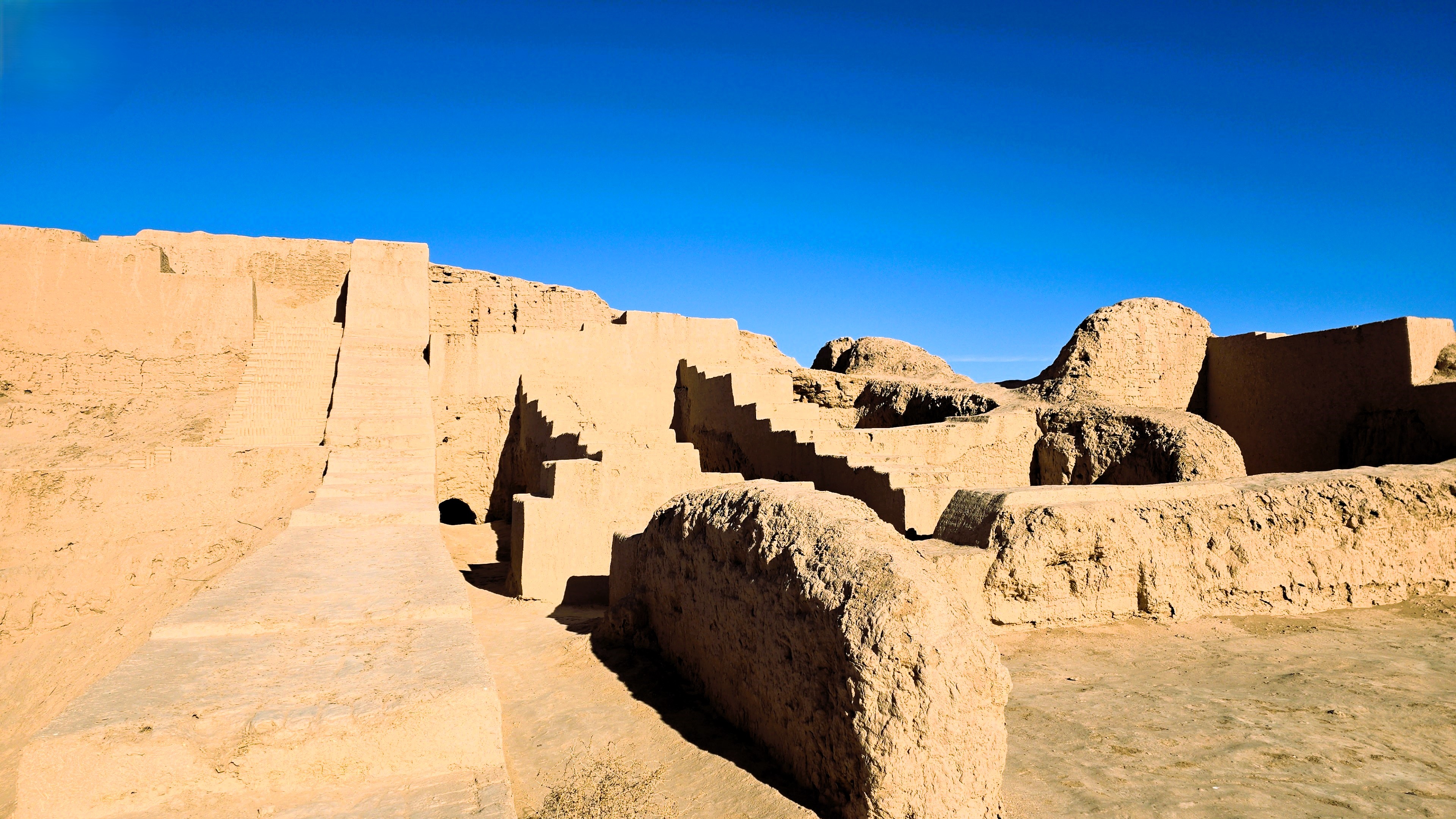 Экскурсия в крепости древних Хорезмийцев (3/9)