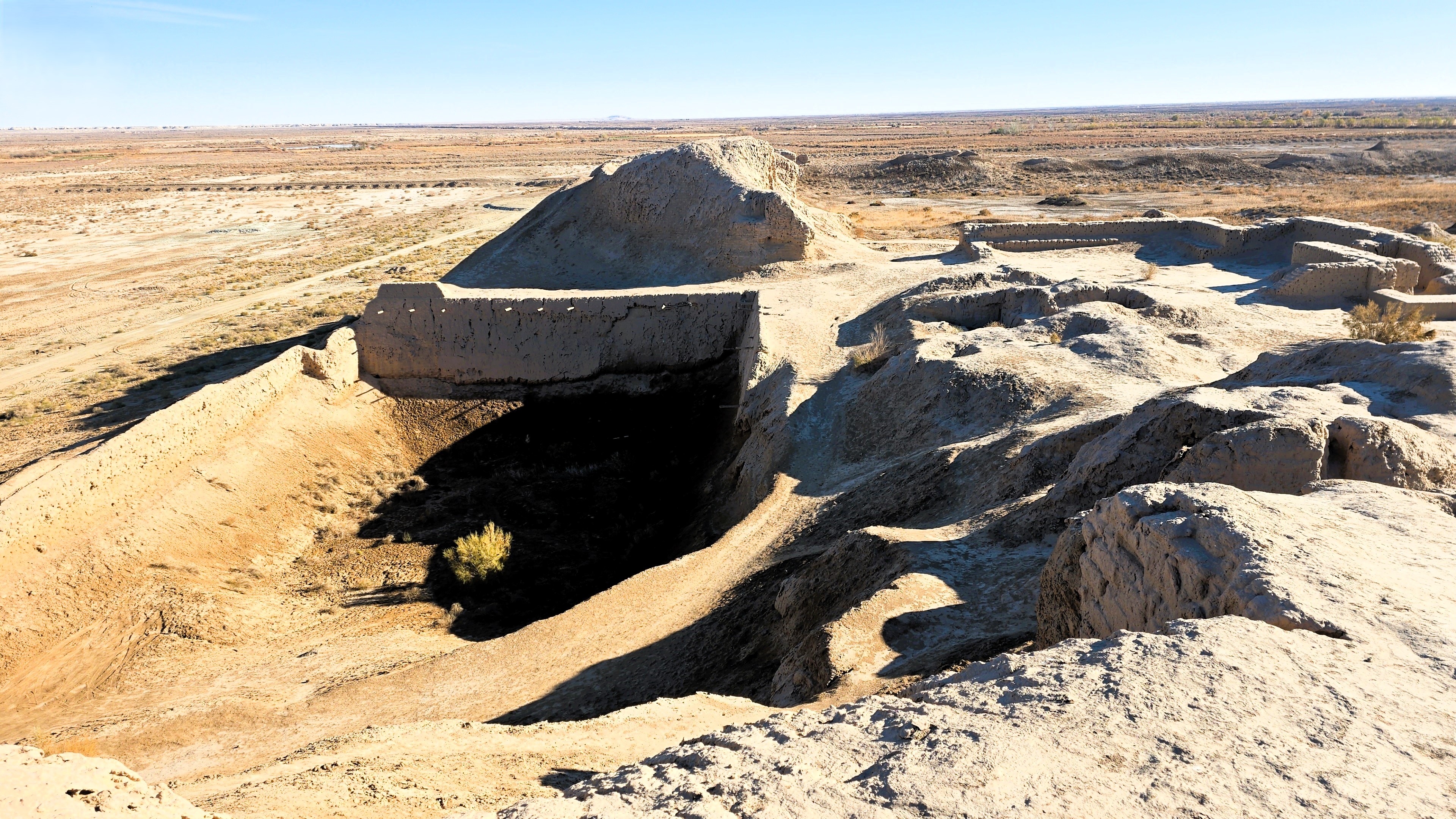 Экскурсия в крепости древних Хорезмийцев (2/9)