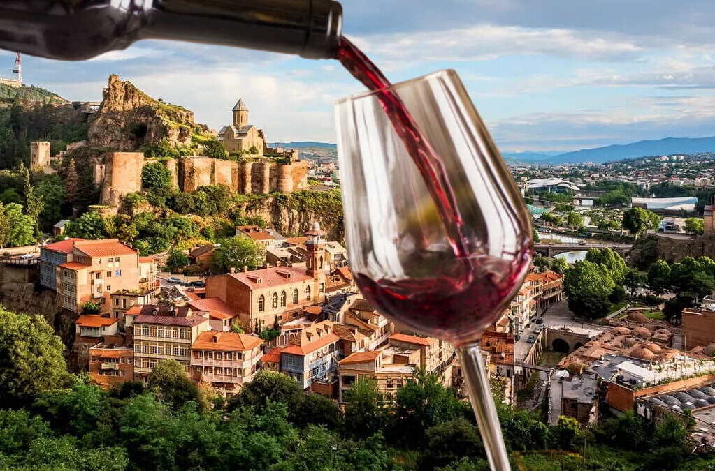 Атмосферная  Грузия с морем, сбором винограда и изготовлением вина (18/35)