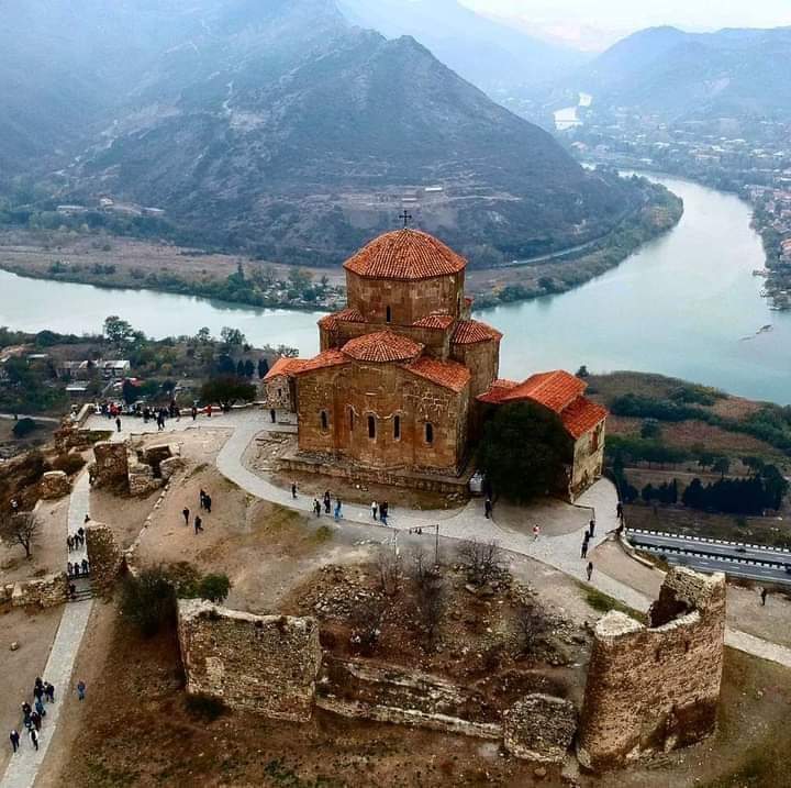 Атмосферная  Грузия с морем, сбором винограда и изготовлением вина (15/35)