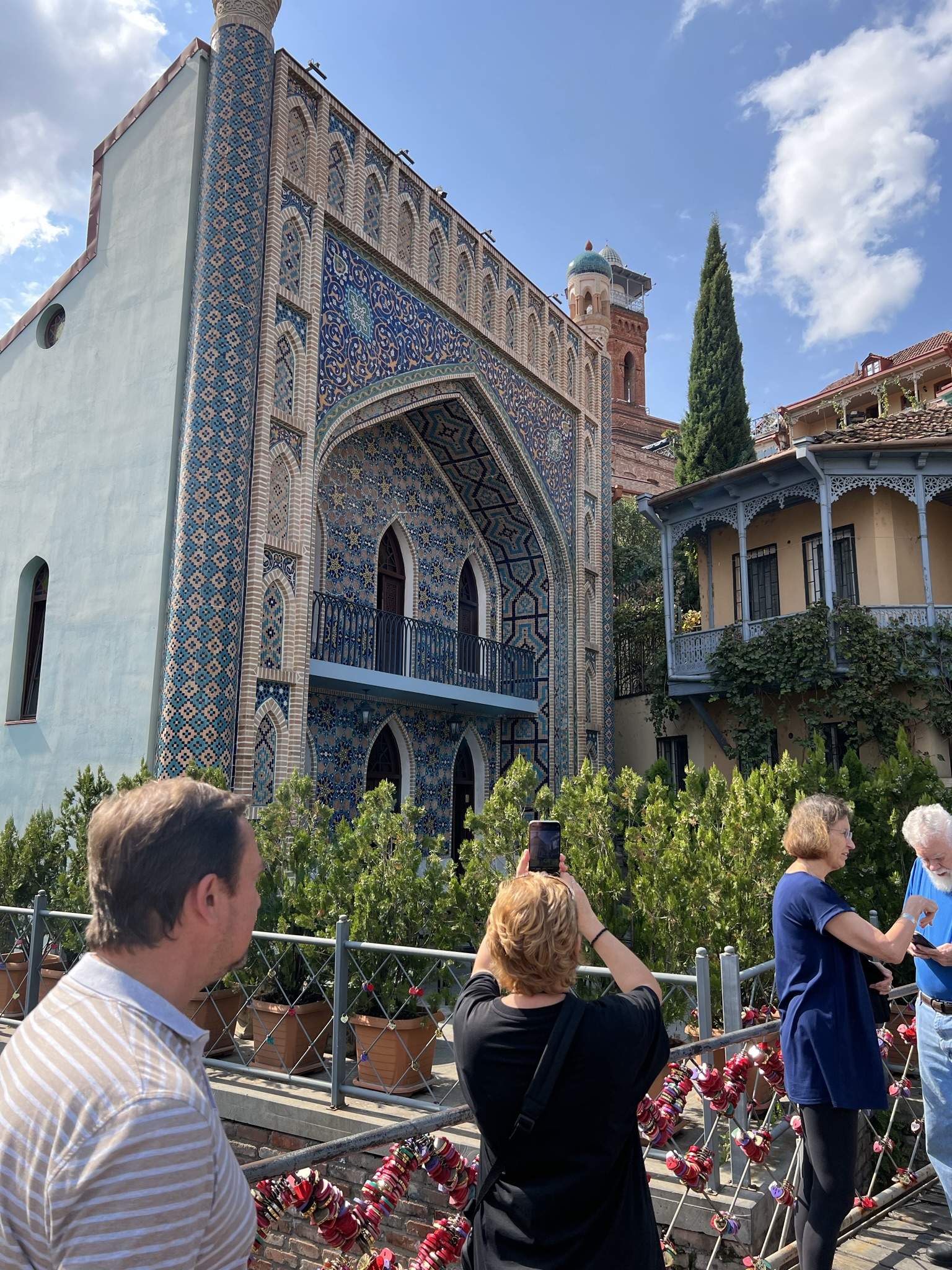 В объятиях таинственной Грузии с отдыхом в загородном Vip комплексе