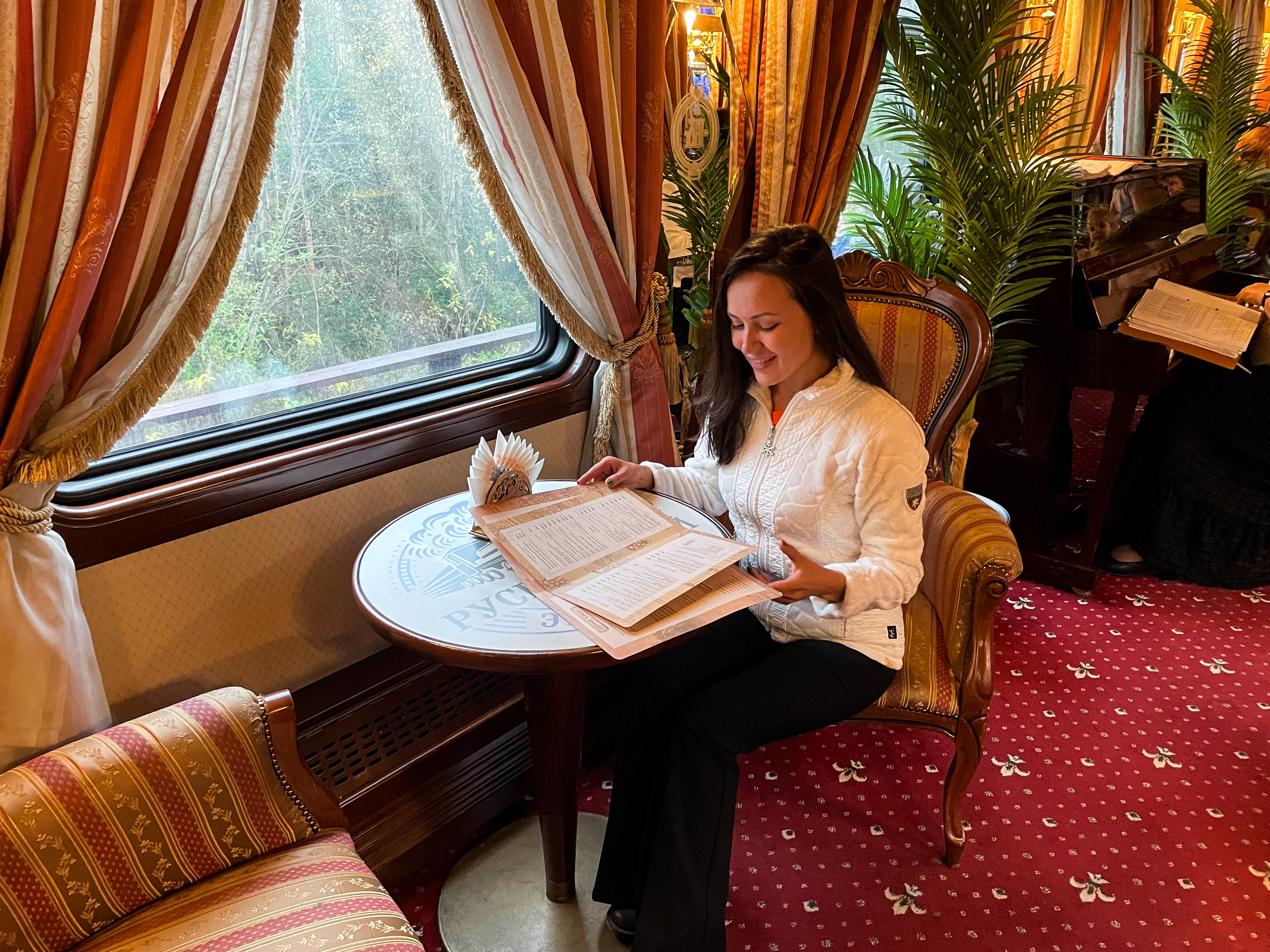 Горный парк Рускеала, мраморный каньон, ретропоезд