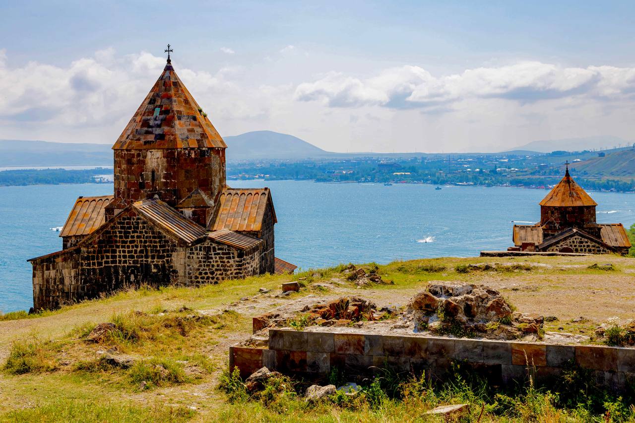 Гастрономический тур Вкус и красота через Гарни -Гегард - Симфонию камней  - Севан