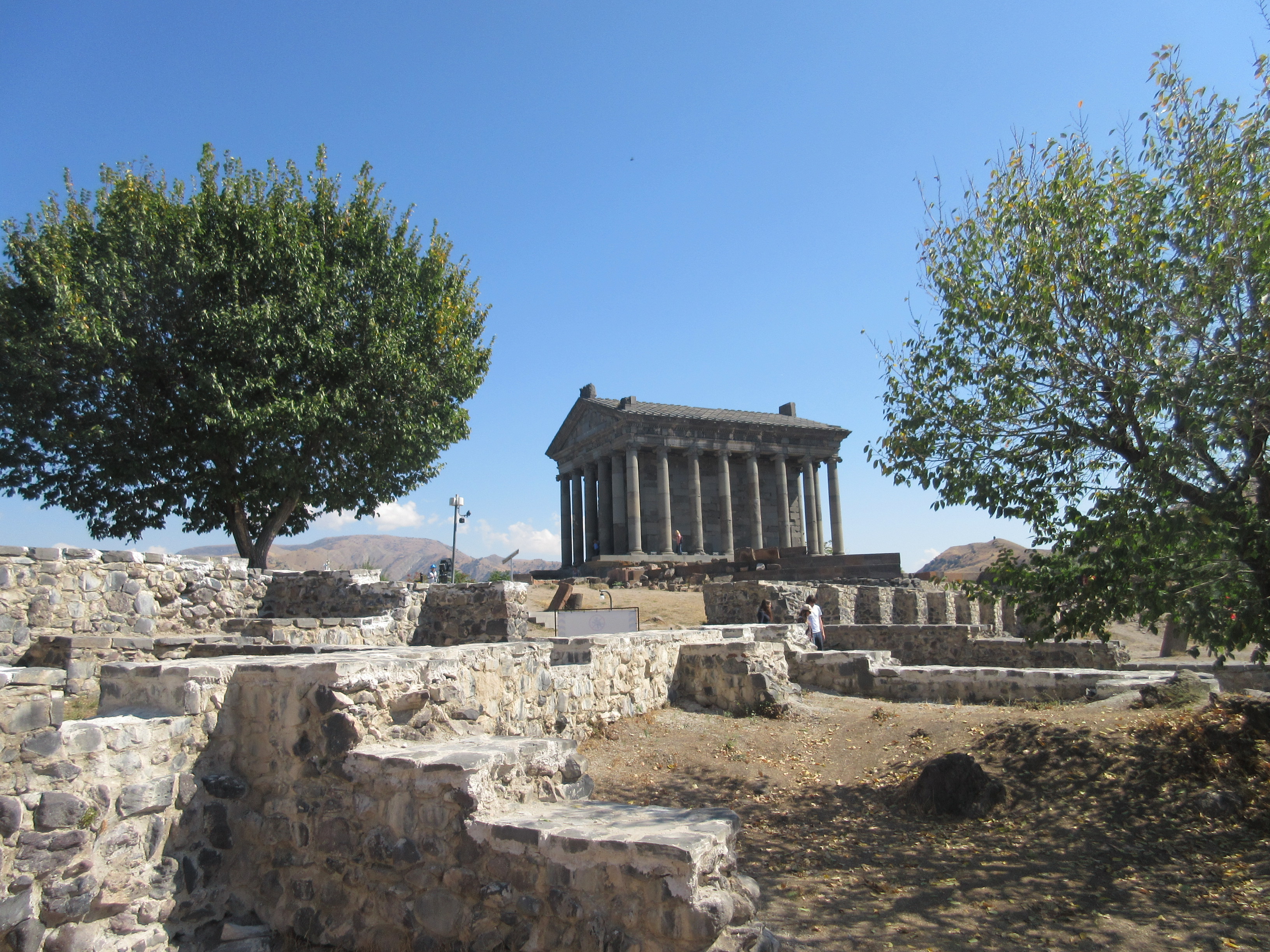 Тур по Еревану - Гарни - Симфония камней - Гегард