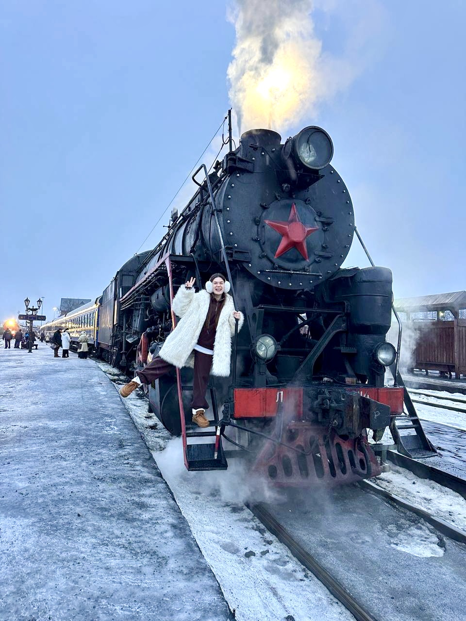 Снегоходное сафари, ретропоезд и чудеса Рускеалы