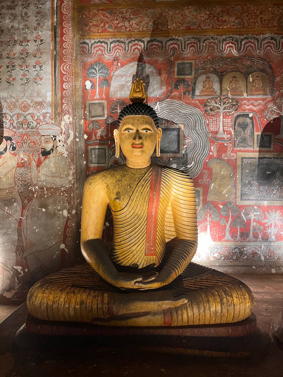 Джунгли и древние скалы