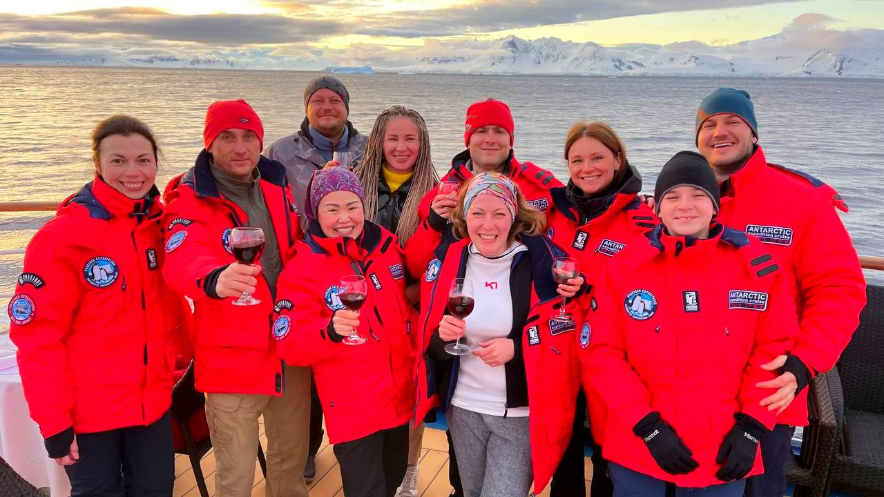 Антарктида: мир айсбергов и пингвинов