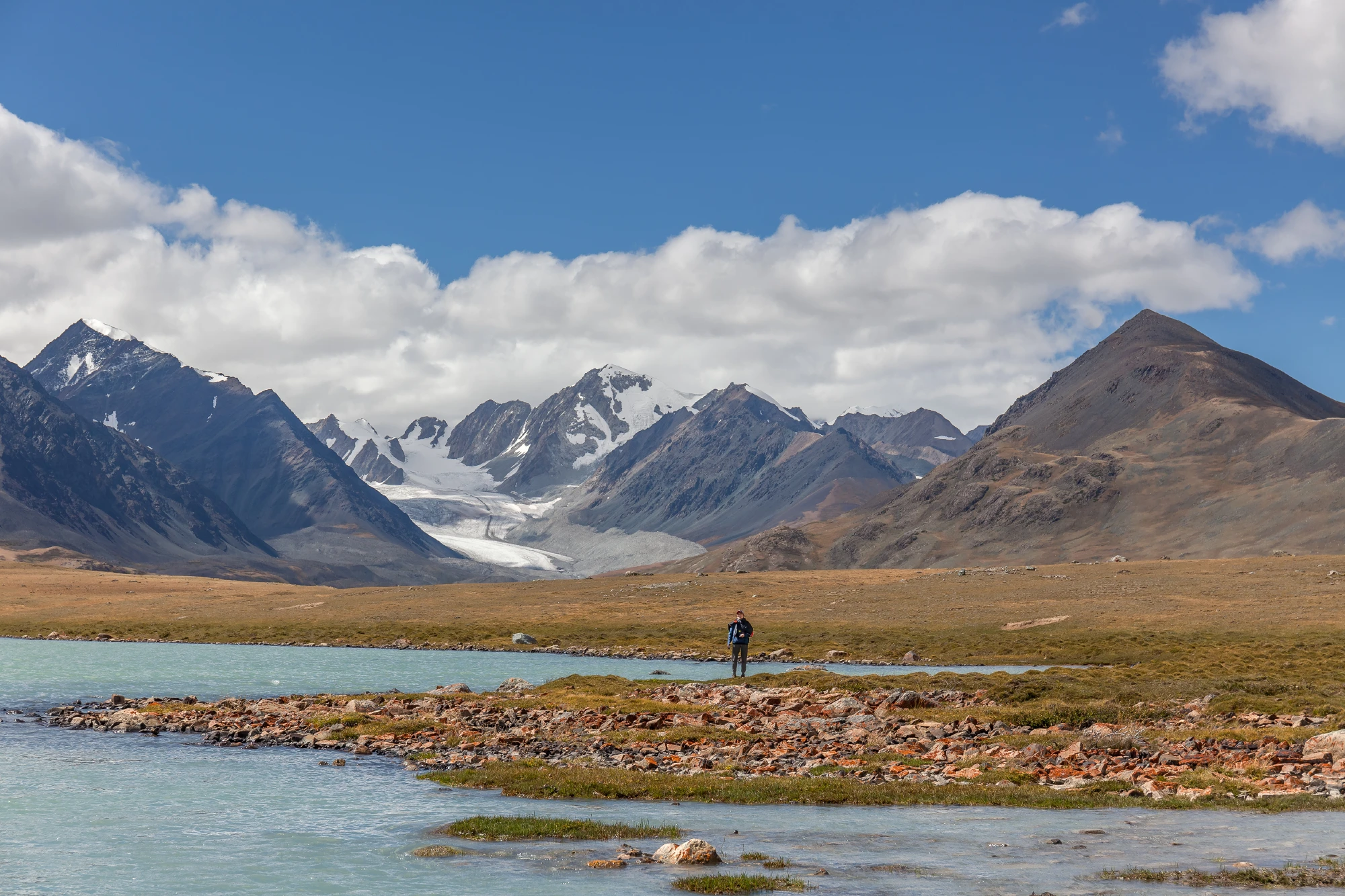 Поход по дикой Монголии без рюкзаков — горы, озера и бескрайние просторы (2/41)