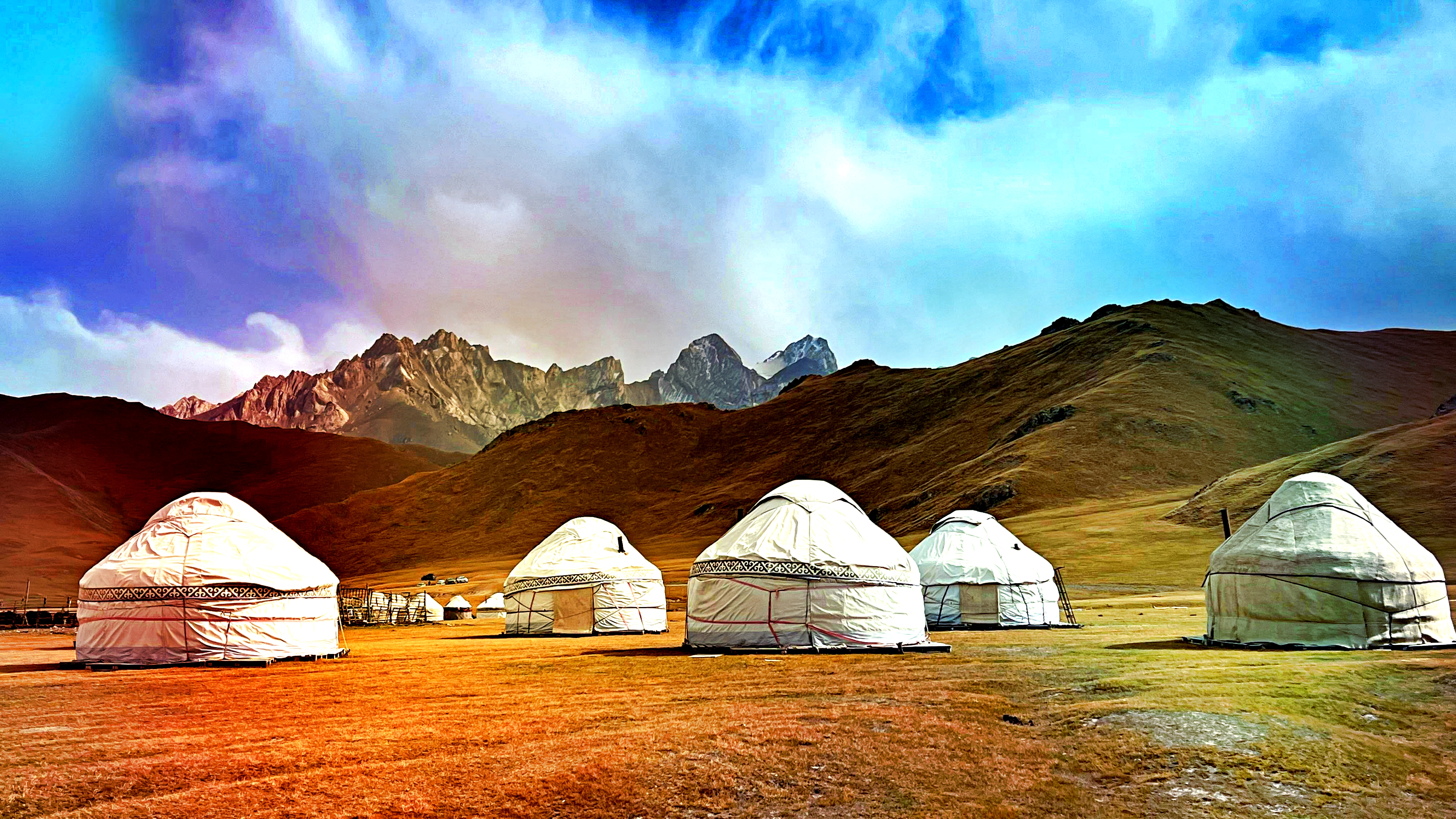 Киргизия: фантастика марсианских пейзажей (9/21)