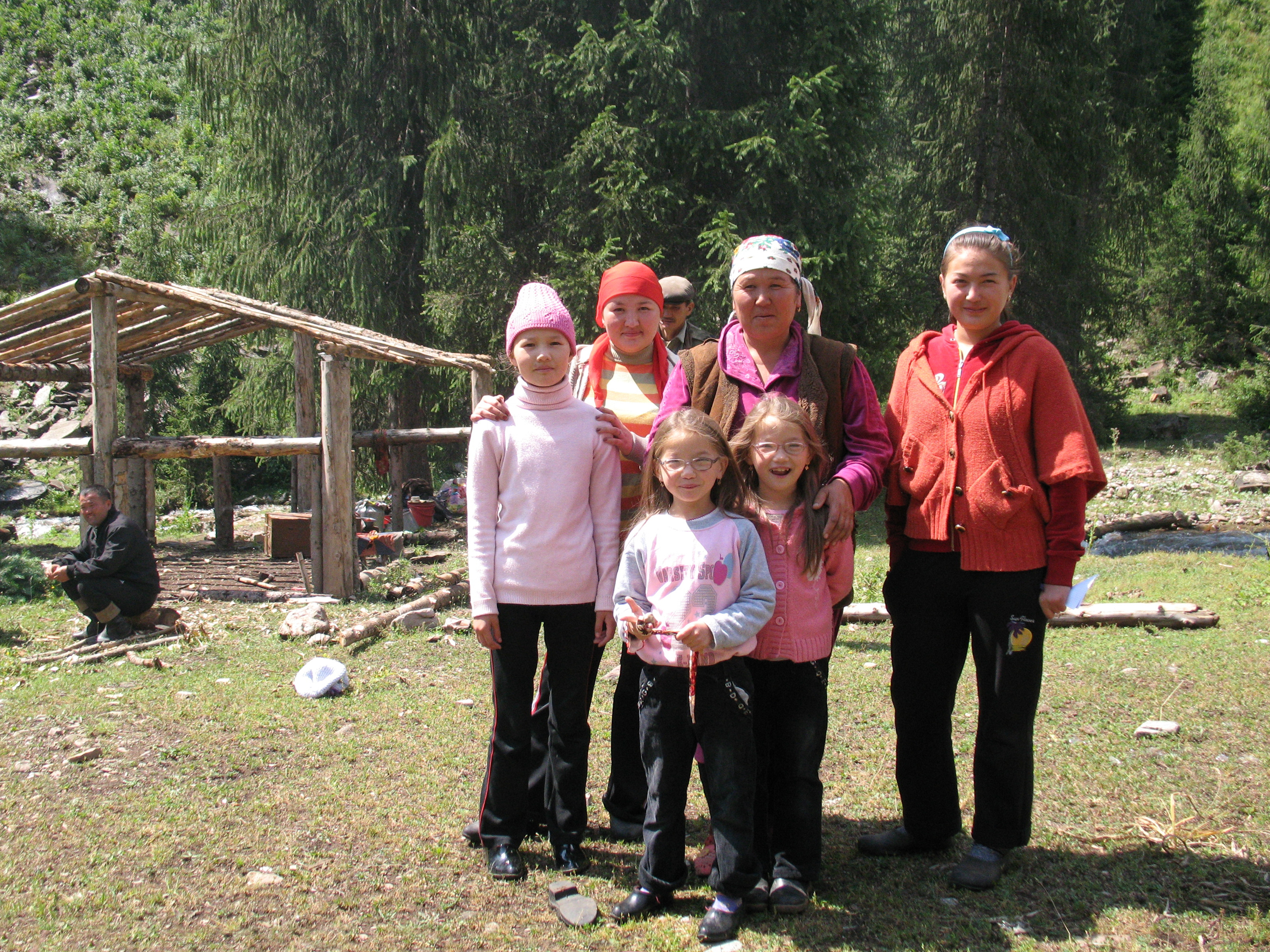 Красивейший треккинг налегке к озеру Сары-Челек - жемчужине Тянь-Шаня. (31/57)