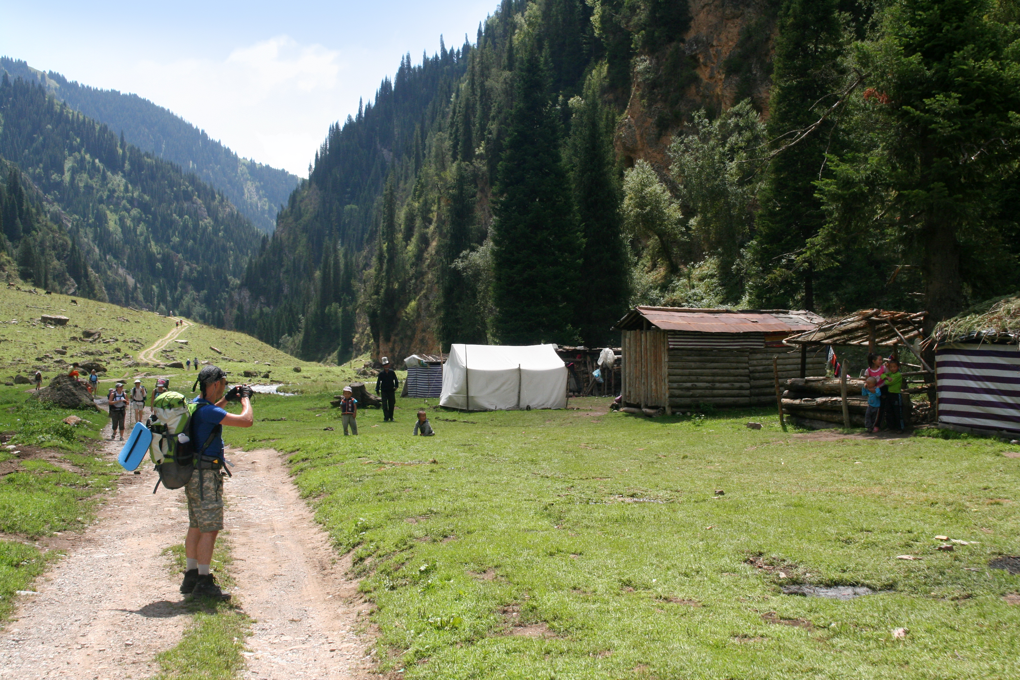 Красивейший треккинг налегке к озеру Сары-Челек - жемчужине Тянь-Шаня. (29/57)
