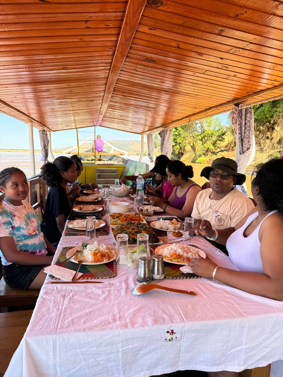 Дикий трип - Сплав По Реке & Цинги & Баобабы Мадагаскара (10/62)