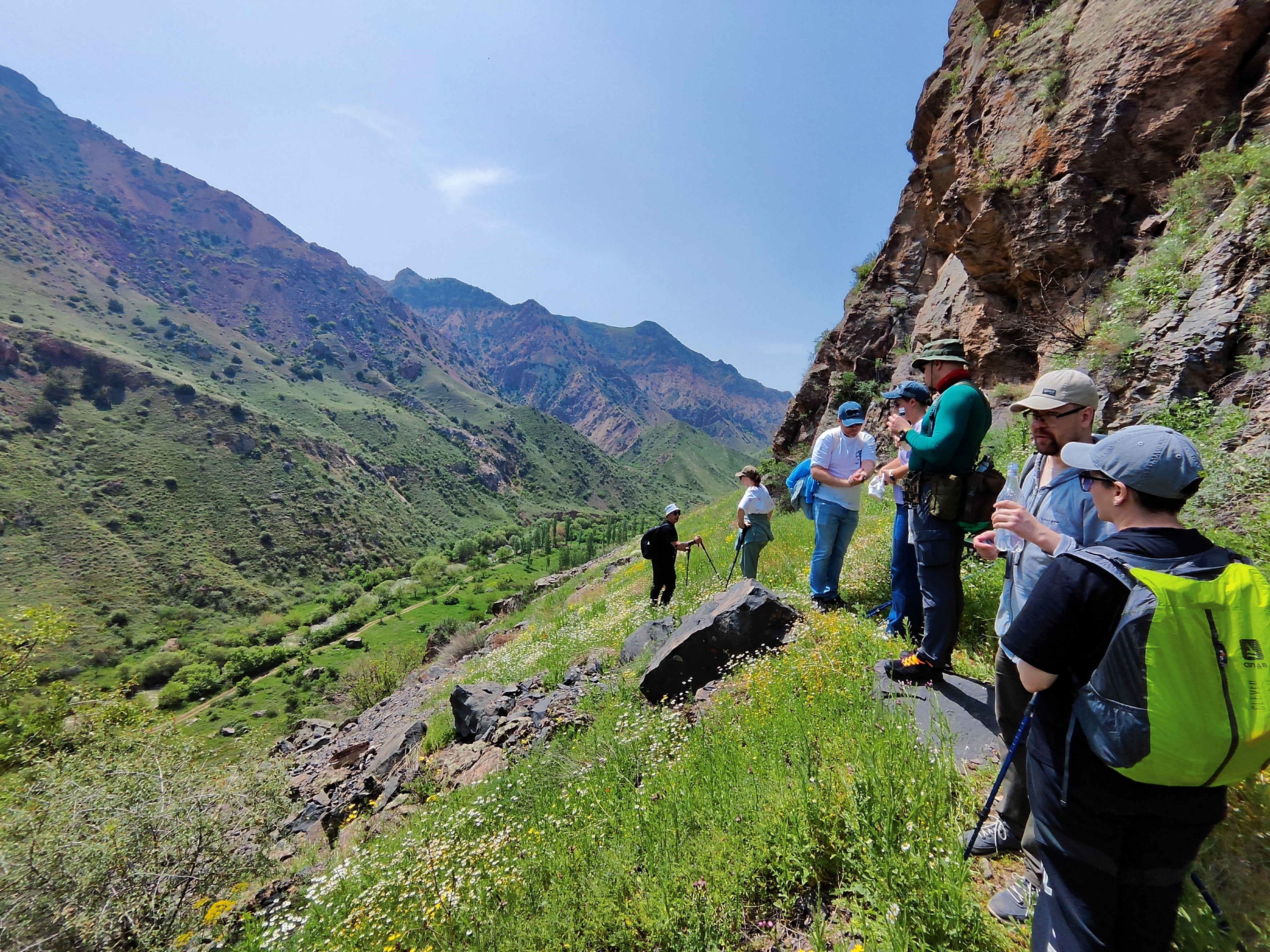 Хайкинг в ущелье реки Азат & Симфония камней (2/8)
