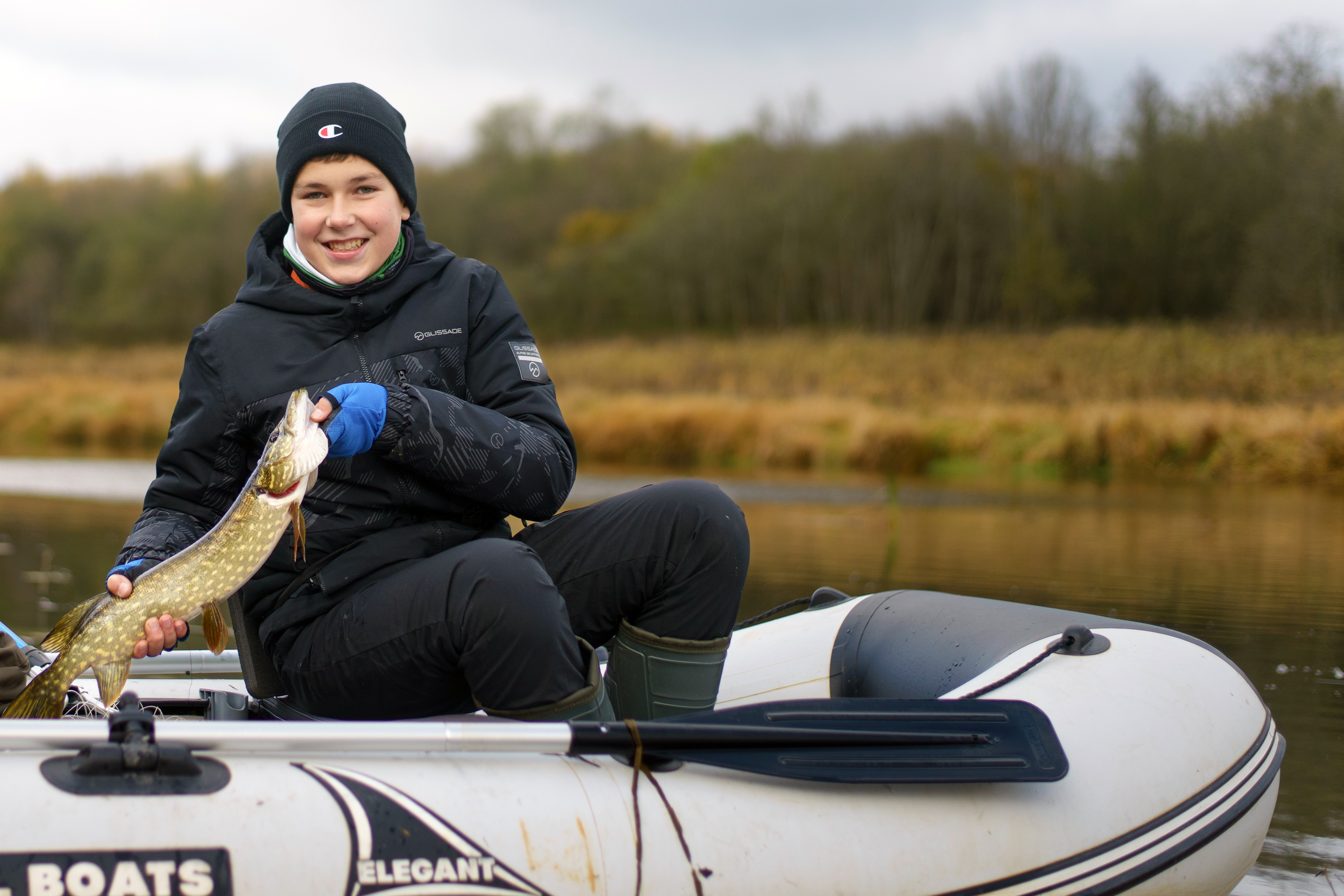 Школа рыбака: рыбалка для новичков с проживанием в гостевом доме