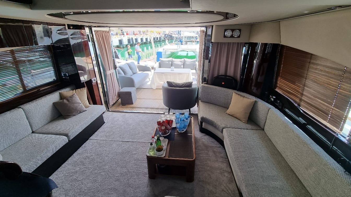 Морская Vip прогулка с арендой роскошной, моторной, двухпалубной Vip яхты (12/48)