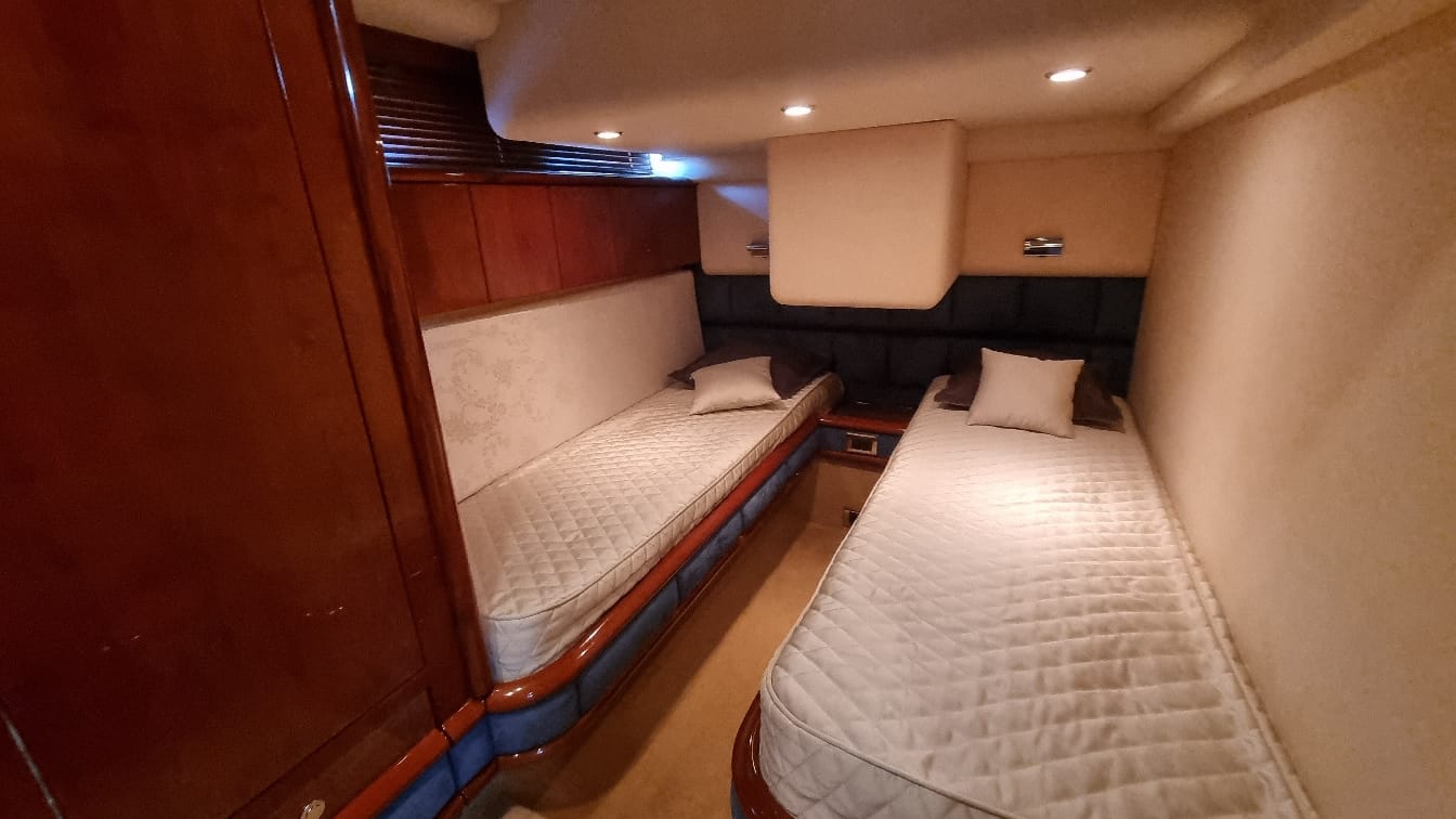 Морская Vip прогулка с арендой роскошной, моторной, двухпалубной Vip яхты (17/48)