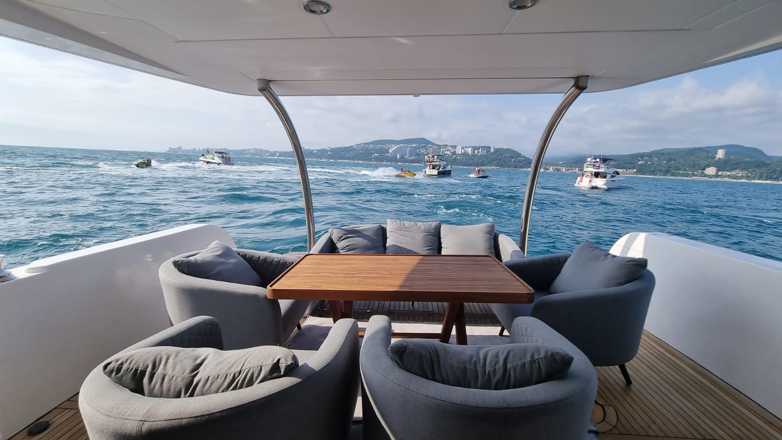 Морская Vip прогулка с арендой роскошной, моторной, двухпалубной Vip яхты (20/48)