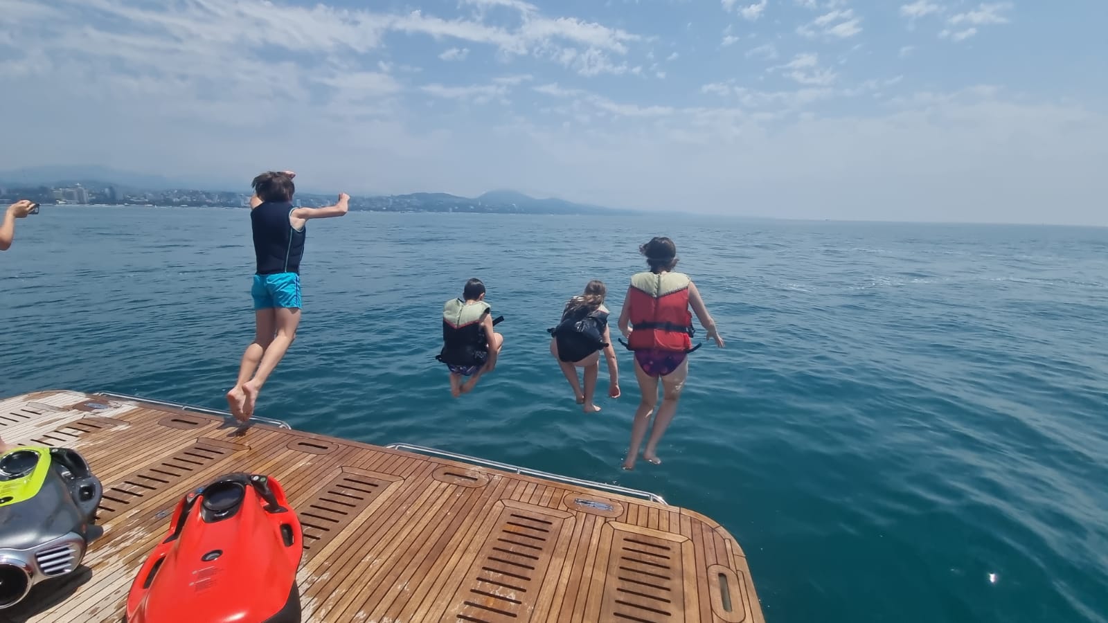 Морская Vip прогулка с арендой роскошной, моторной, двухпалубной Vip яхты (3/48)