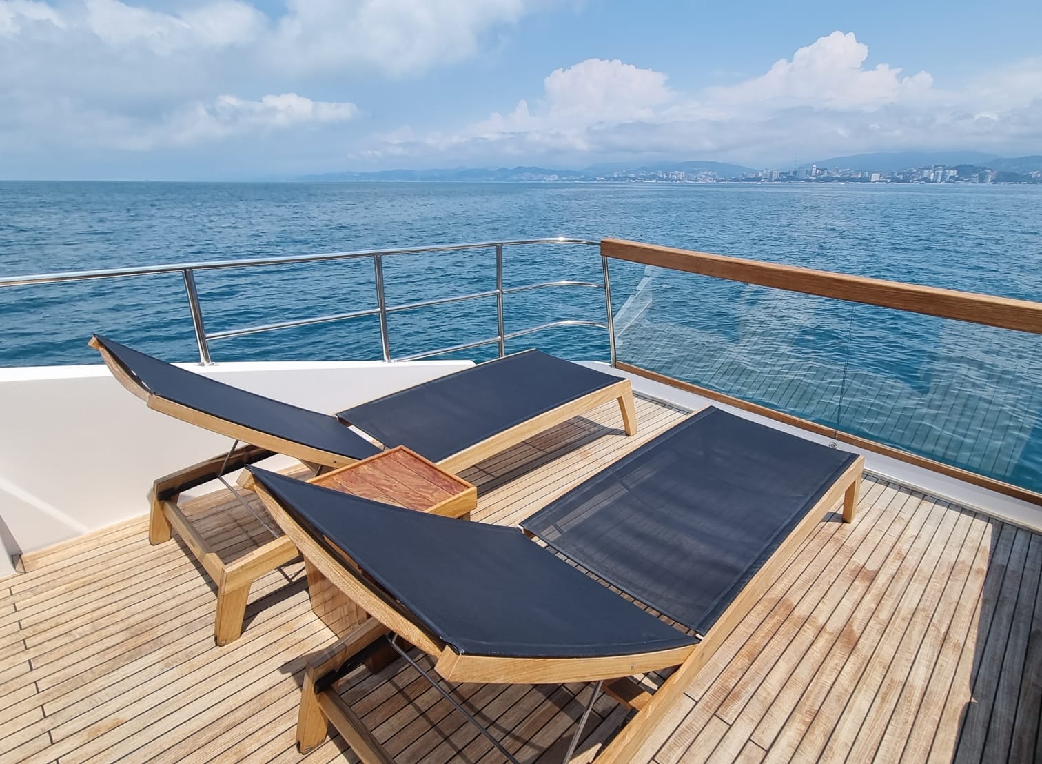 Морская Vip прогулка с арендой роскошной, моторной, двухпалубной Vip яхты (14/48)