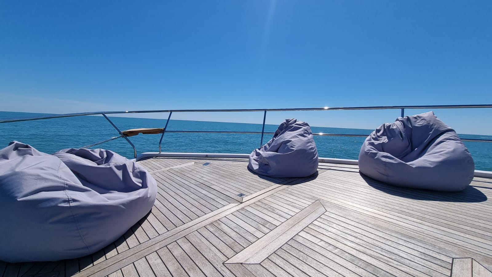 Морская Vip прогулка с арендой роскошной, моторной, двухпалубной Vip яхты (10/48)