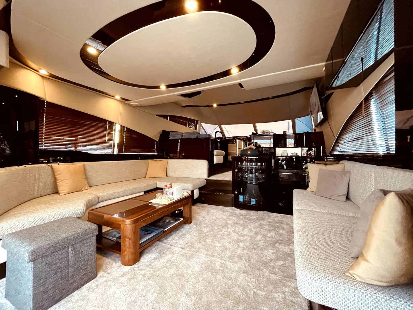 Морская Vip прогулка с арендой роскошной, моторной, двухпалубной Vip яхты (11/48)