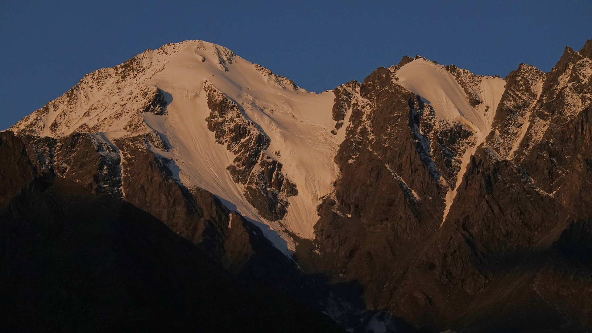 Авто экспедиция в дальний Алтай! Долина Аргута, где мало кто был (2/37)