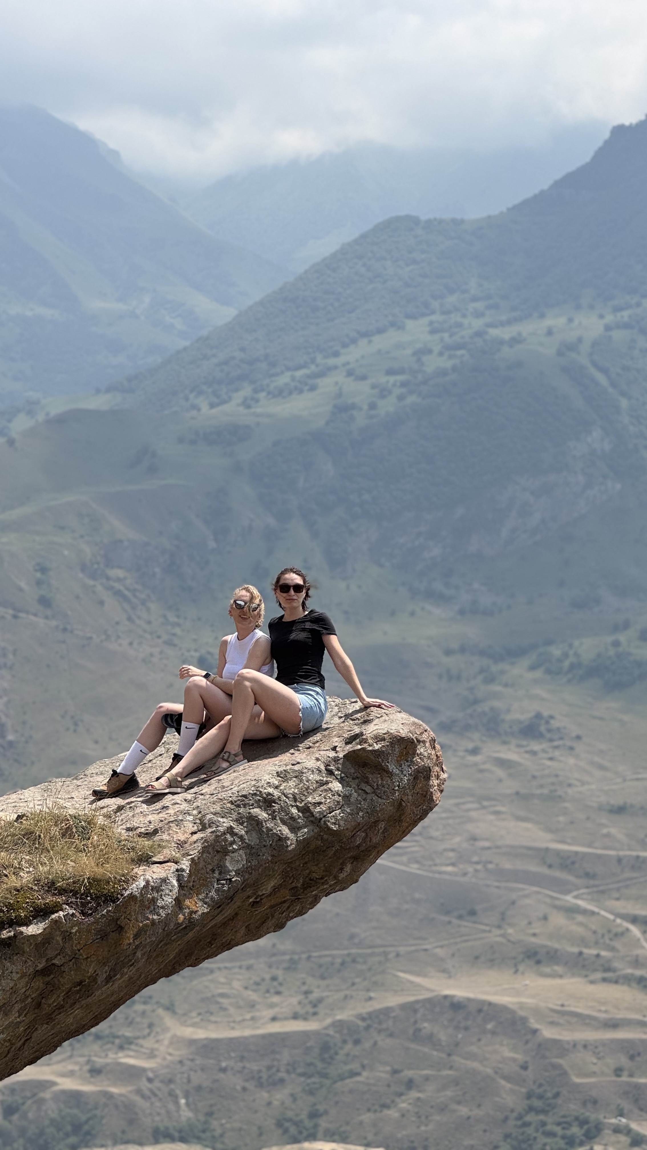 Ущелье Безенги, Язык Тролля