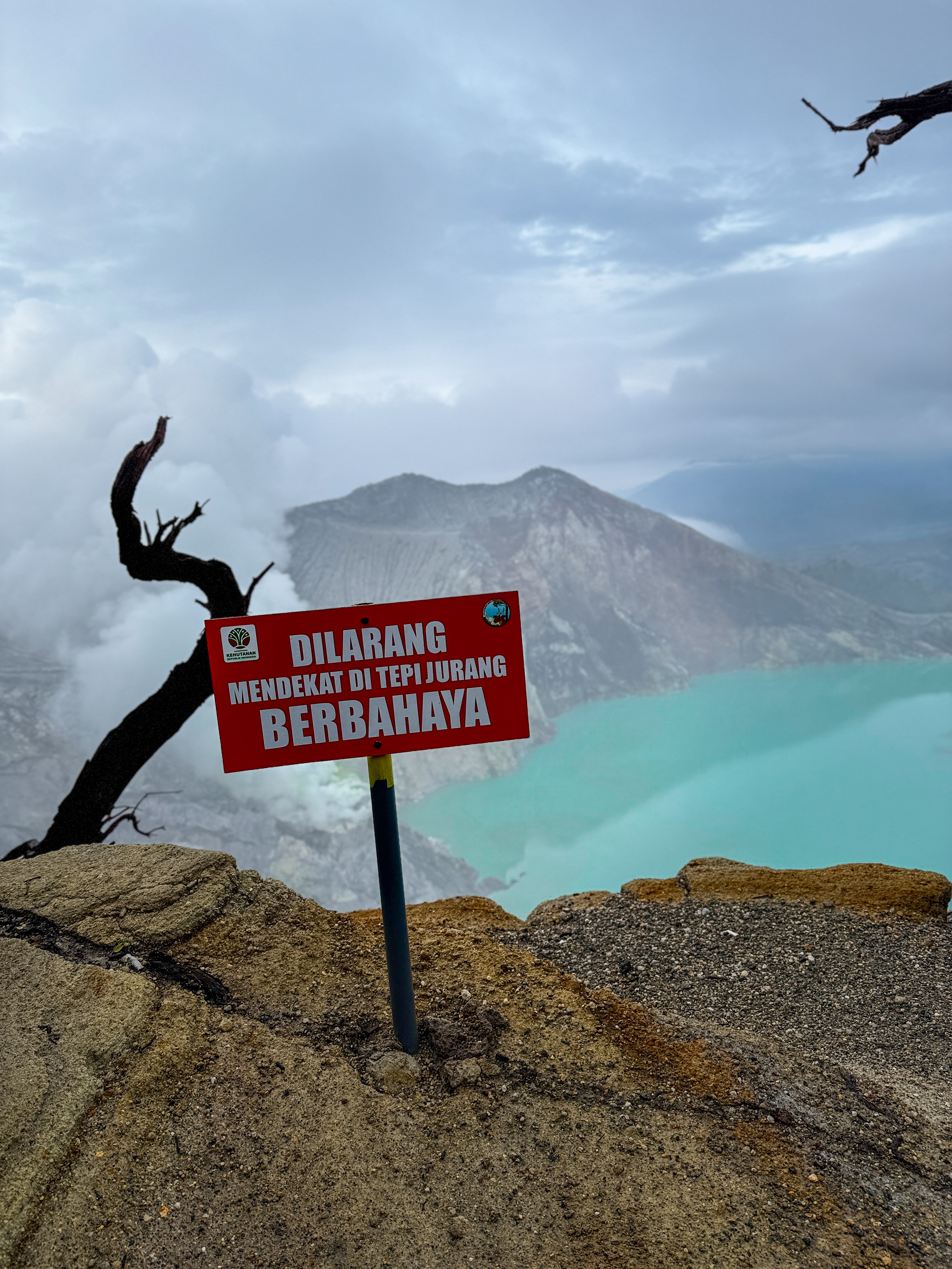 Синий огонь и восхождение на вулкан Иджен (12/22)