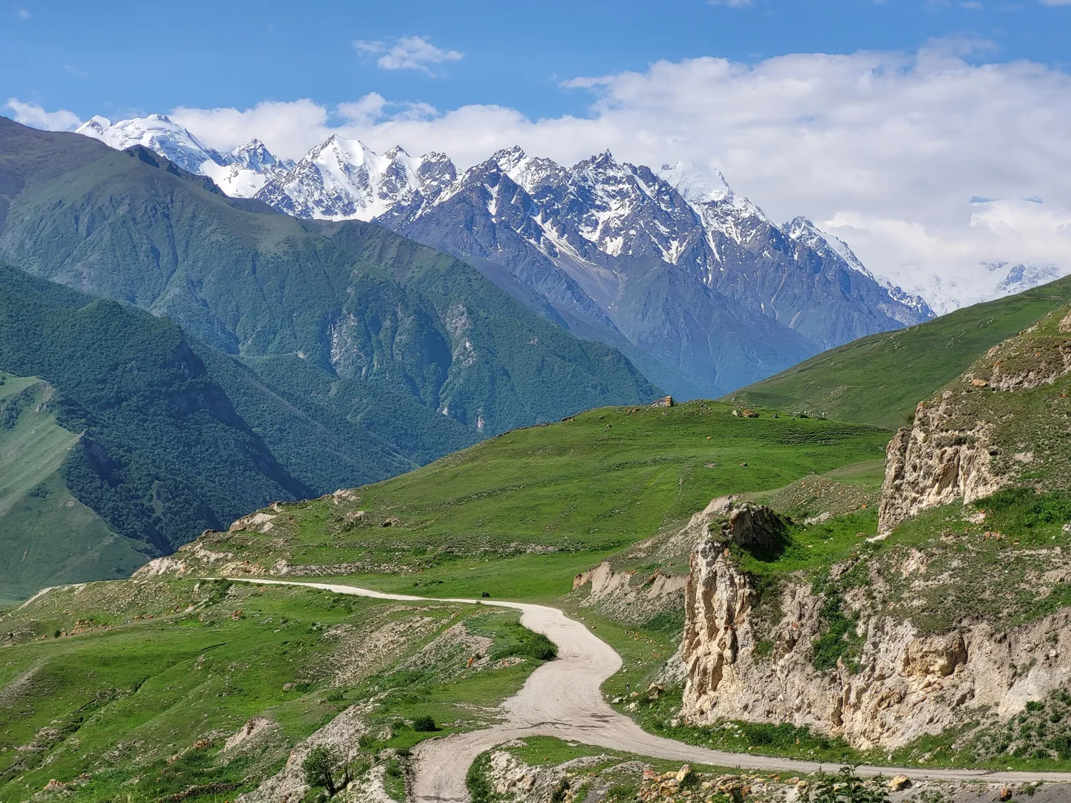 Ущелье Безенги, Язык Тролля