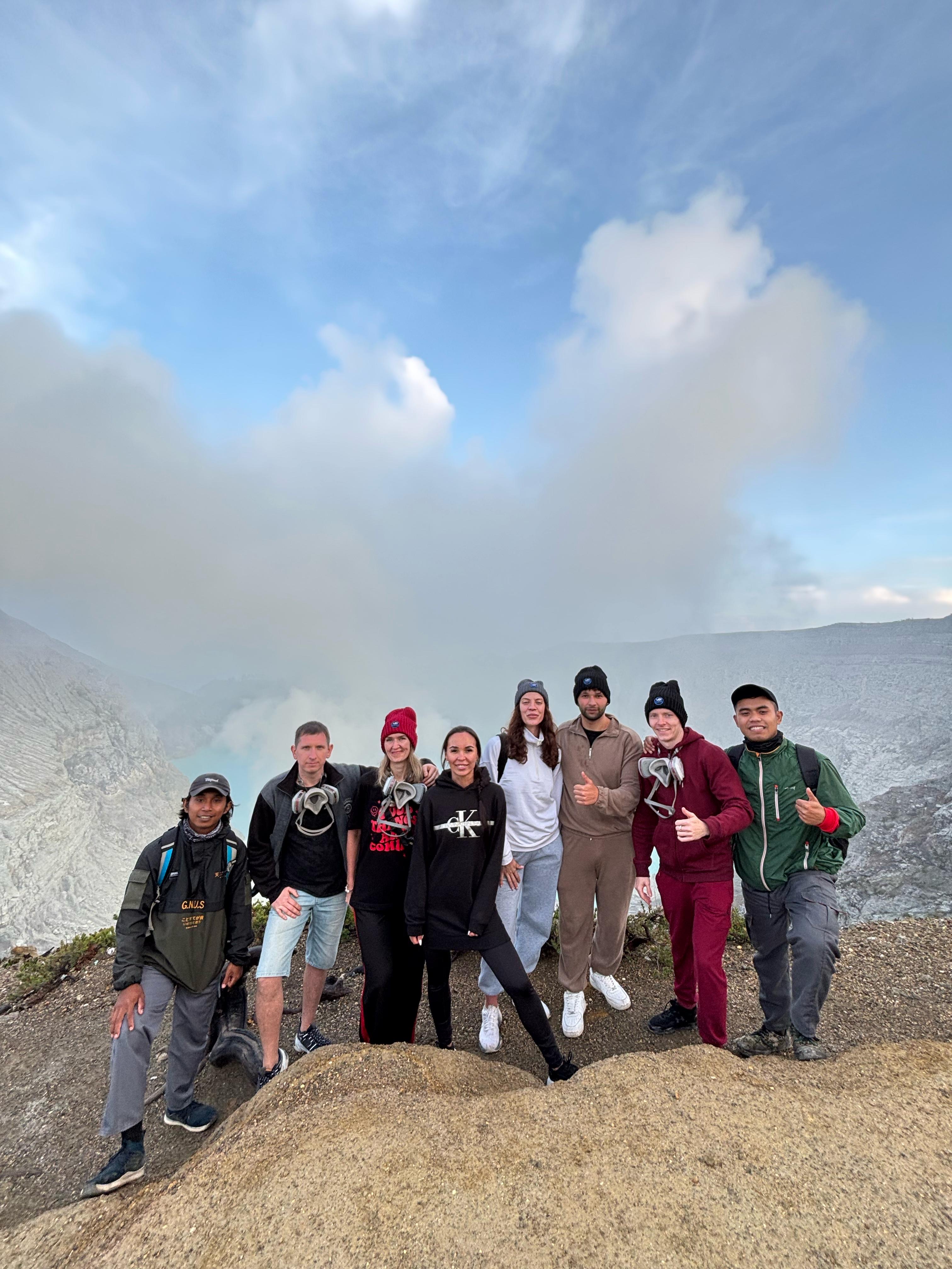 Синий огонь и восхождение на вулкан Иджен (10/22)