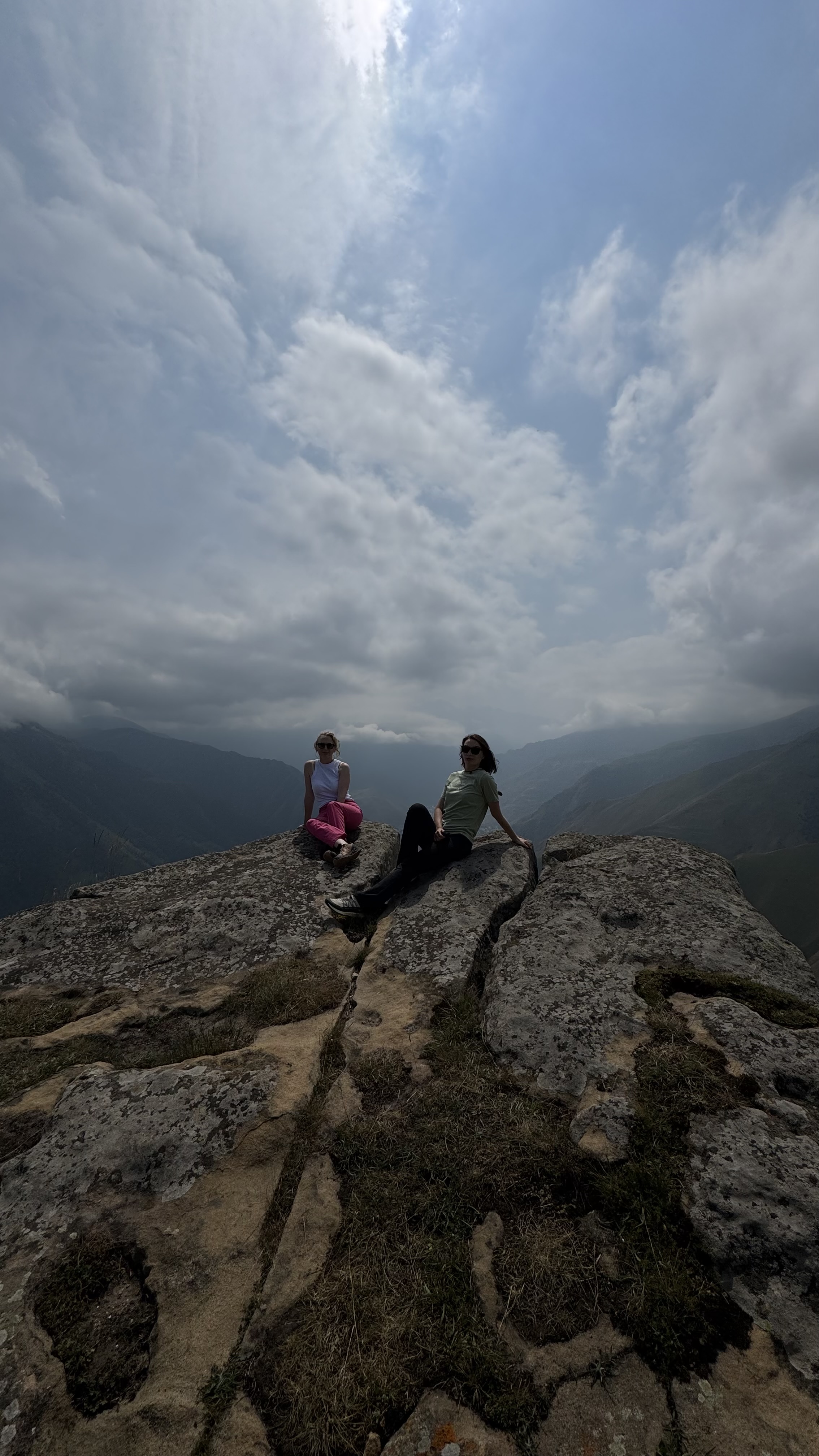 Ущелье Безенги, Язык Тролля