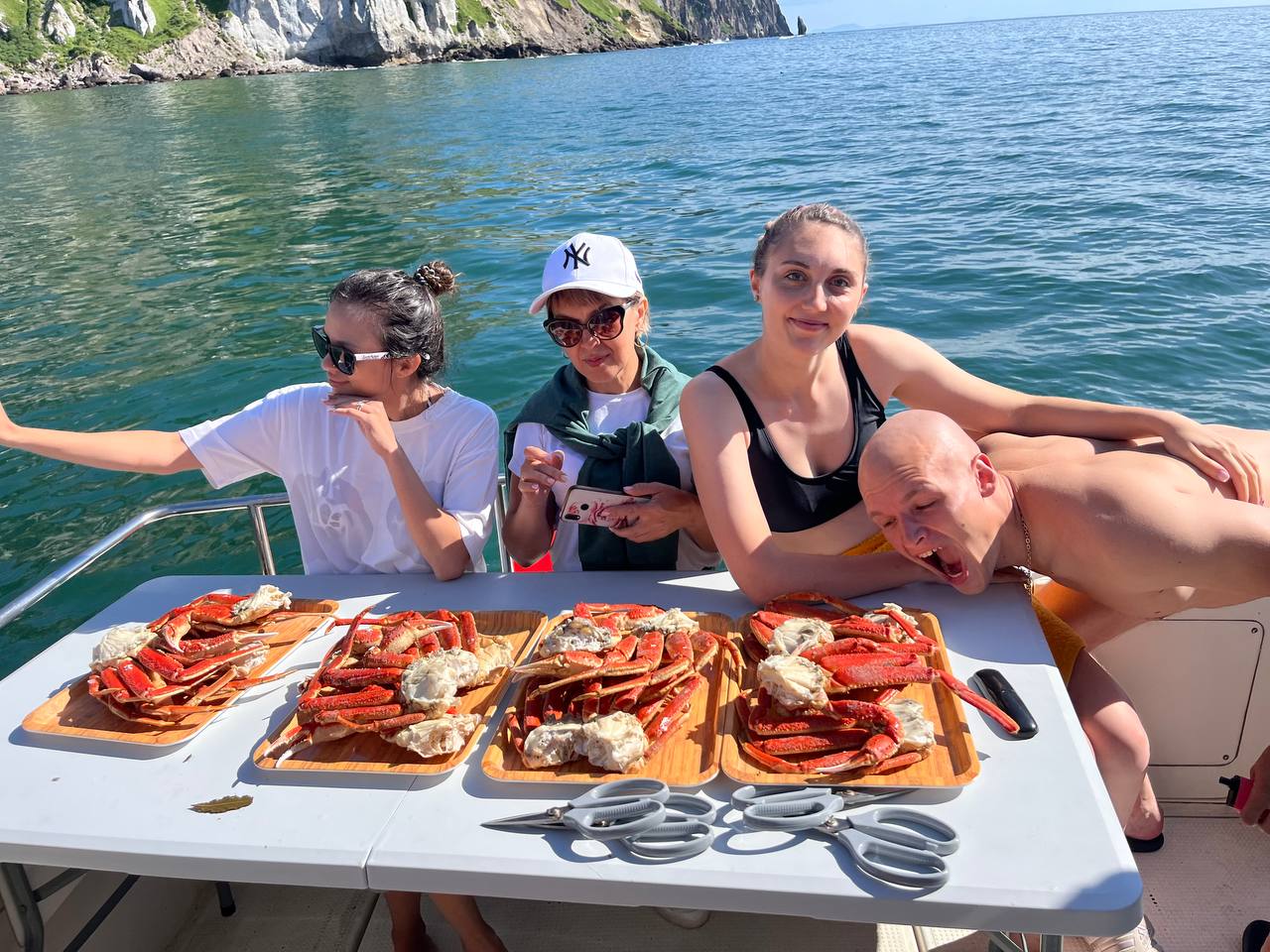 Морская прогулка бухта Русская