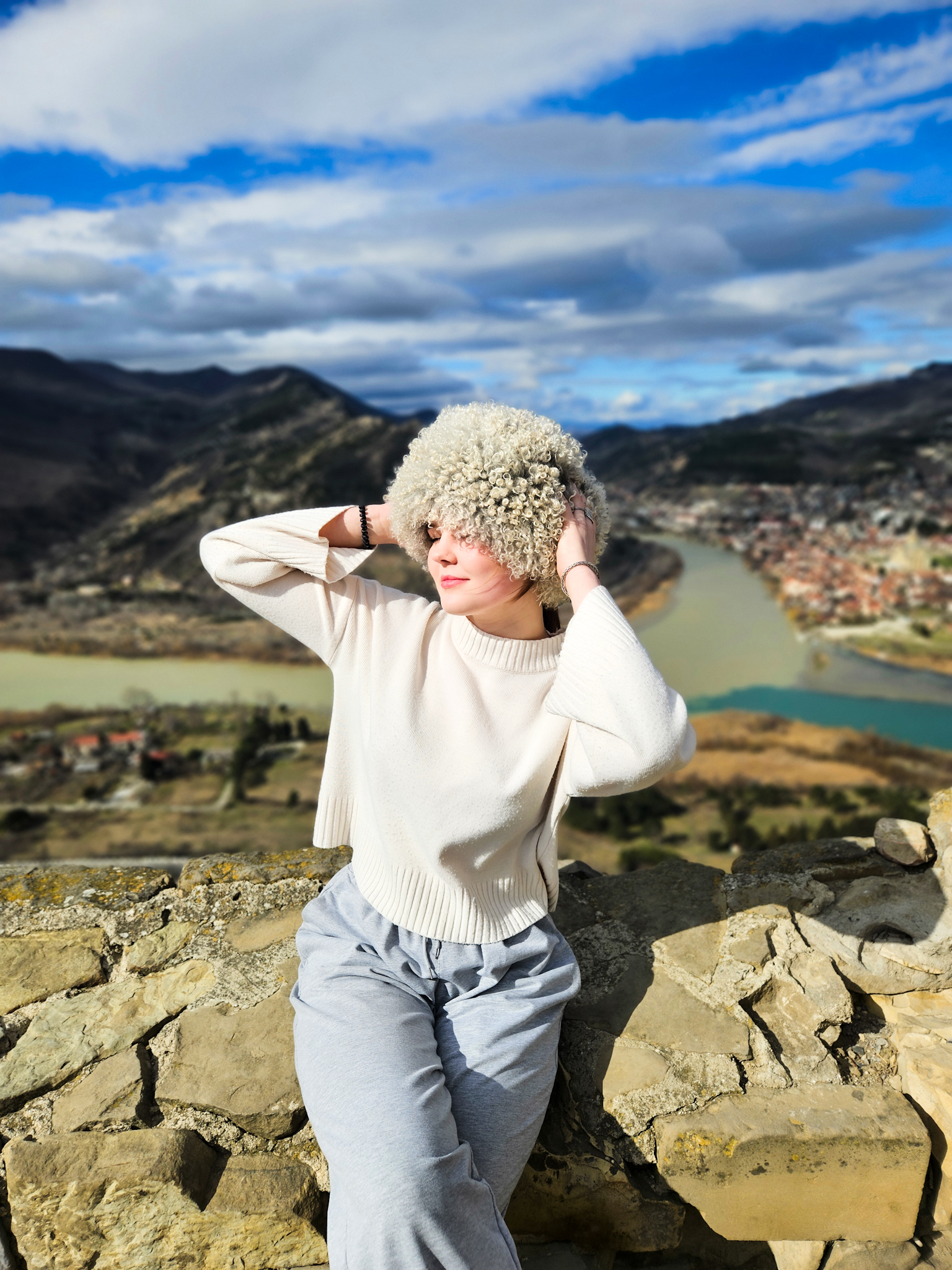 День заезда, знакомство и праздничное застолье