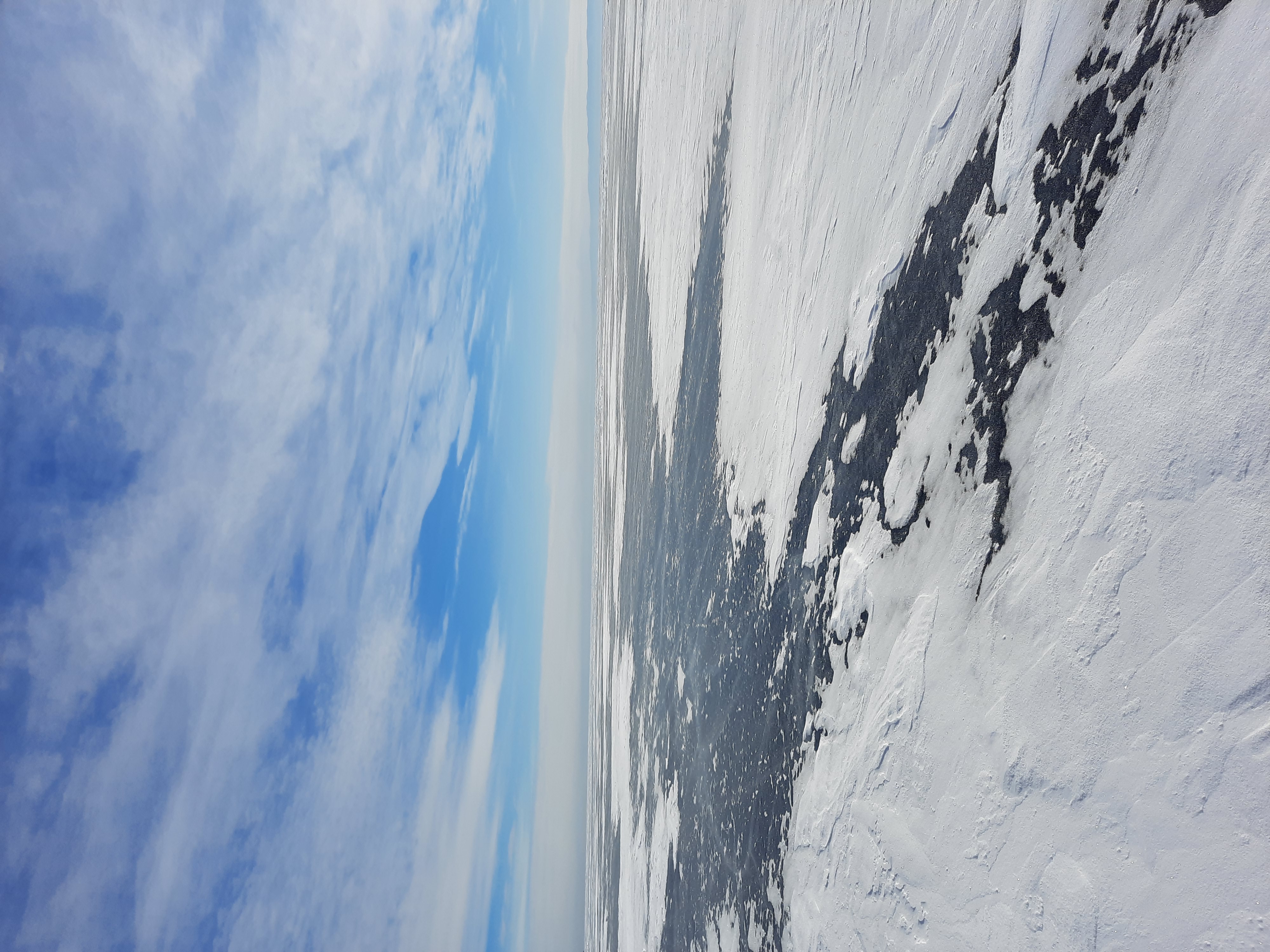 Ледяные просторы Байкала (пеший поход по льду Байкала) (12/15)