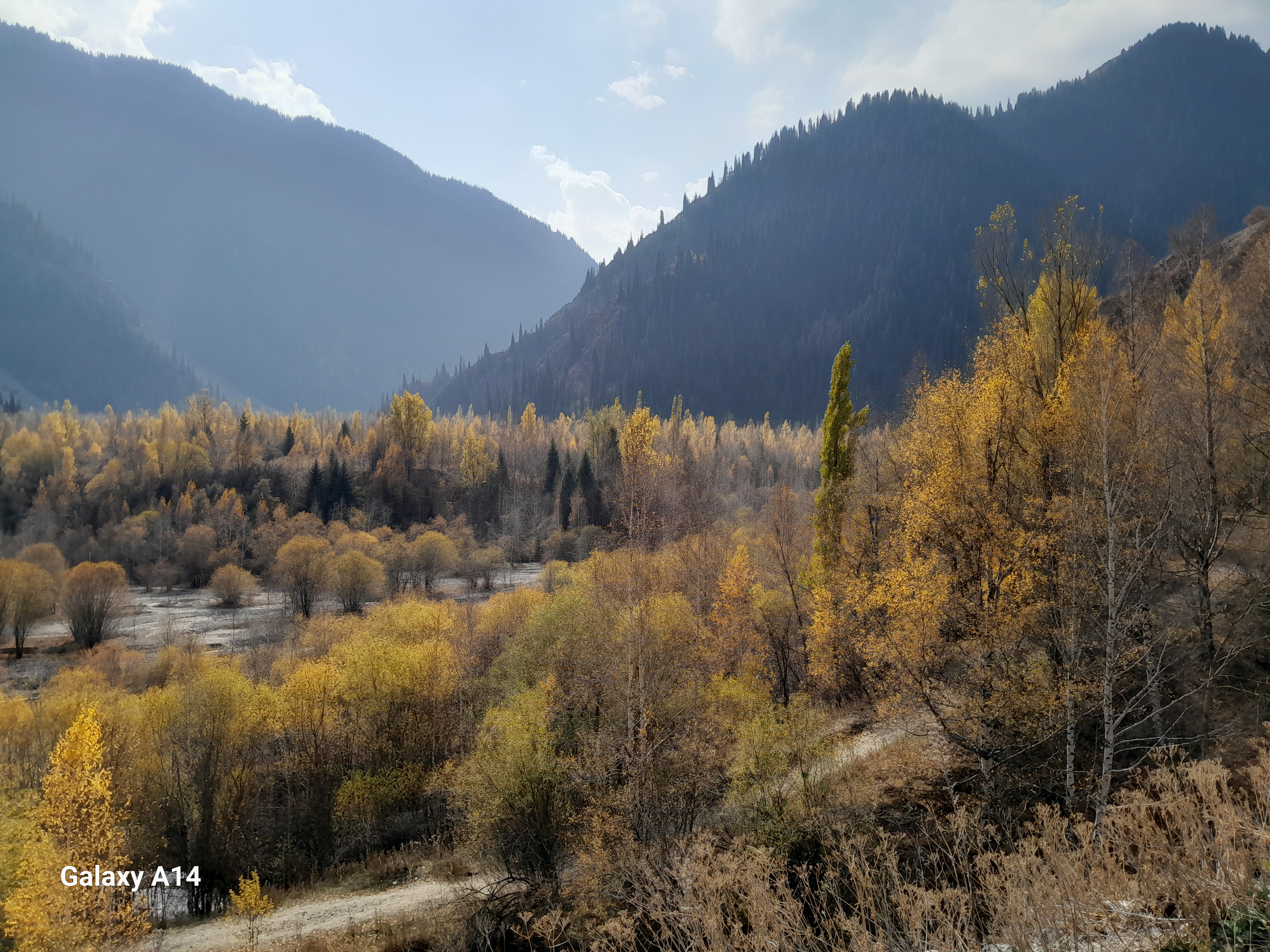 Однодневное путешествие из Алматы к озеру Иссык и в сердце Чарынского каньона (8/15)