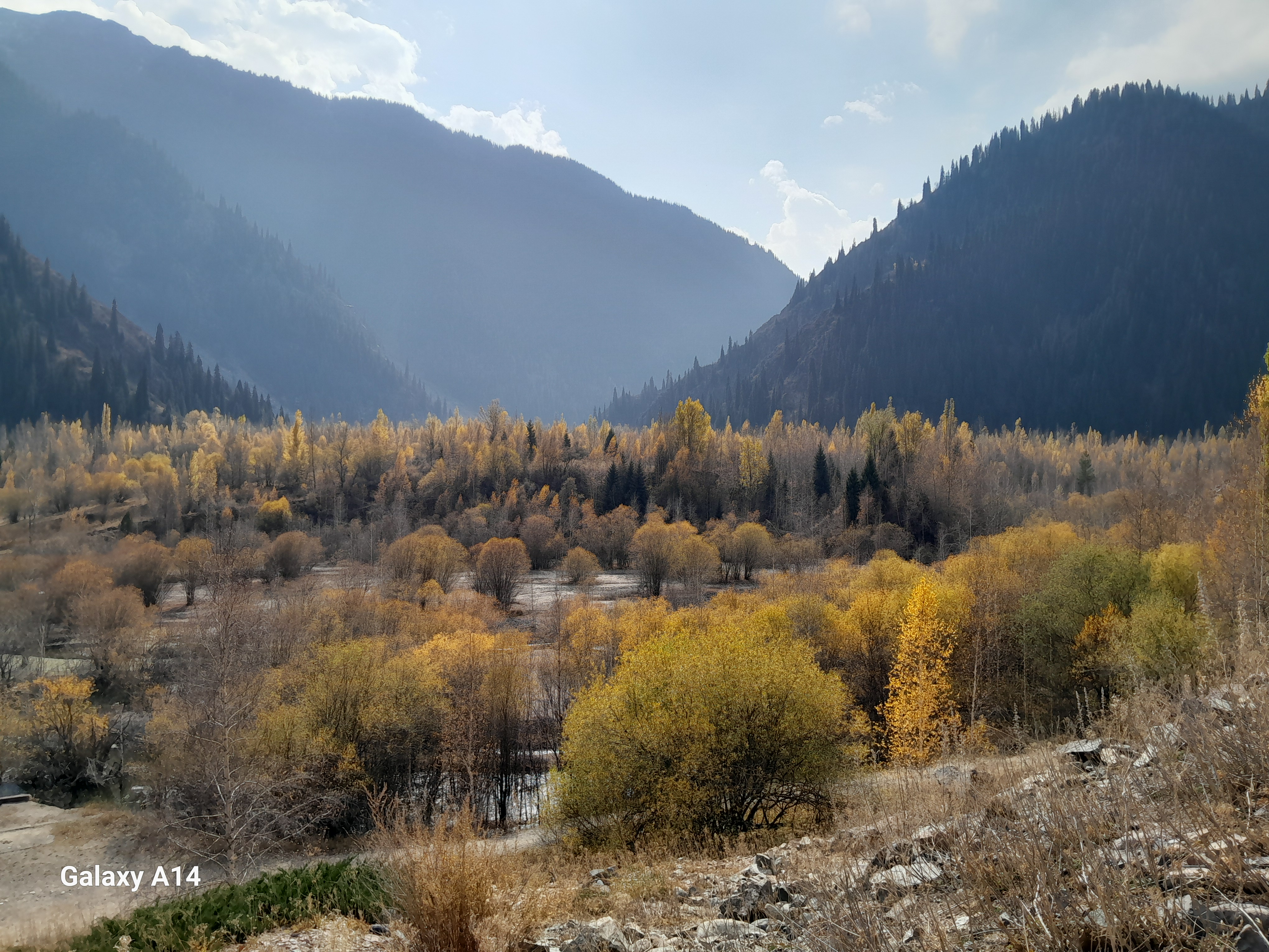 Однодневное путешествие из Алматы к озеру Иссык и в сердце Чарынского каньона (13/15)