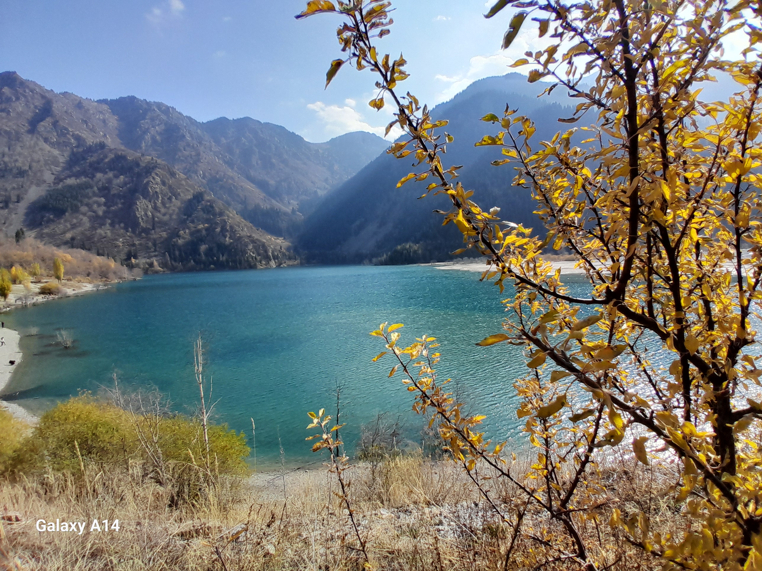 Однодневное путешествие из Алматы к озеру Иссык и в сердце Чарынского каньона