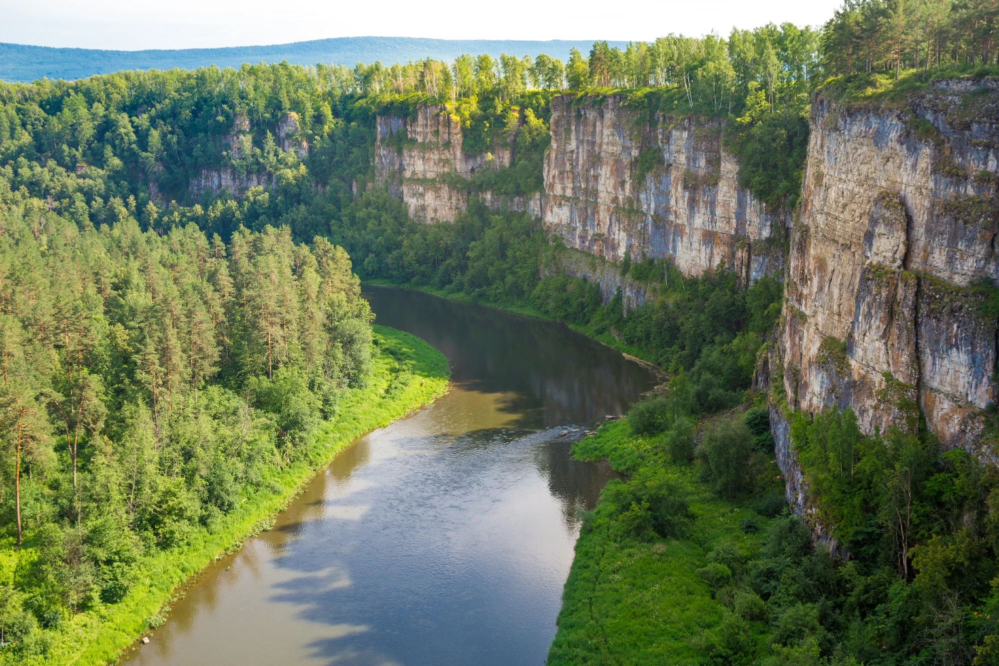 Уральская сказка: сплав по реке Белой, древние тайны пещер и походная банька