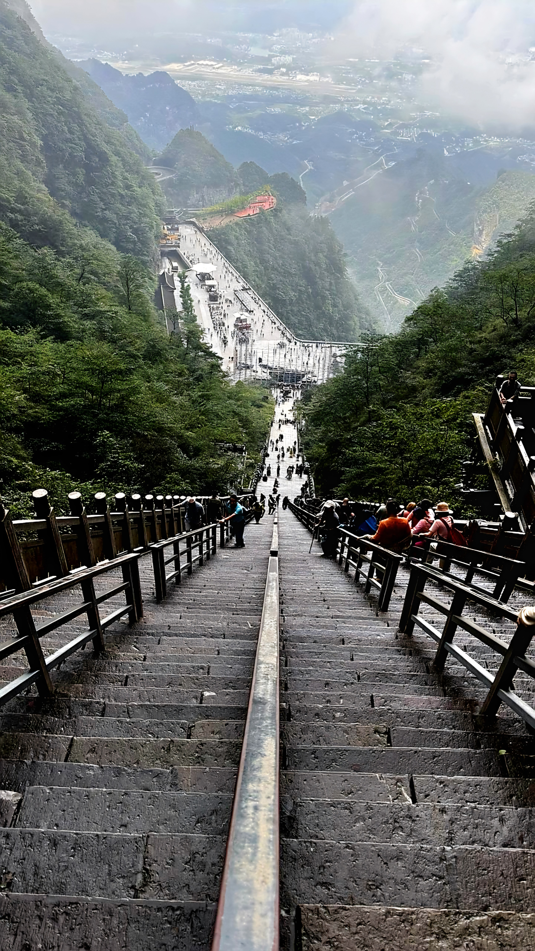 Гора Тяньмэнь: путешествие по лестнице в небеса