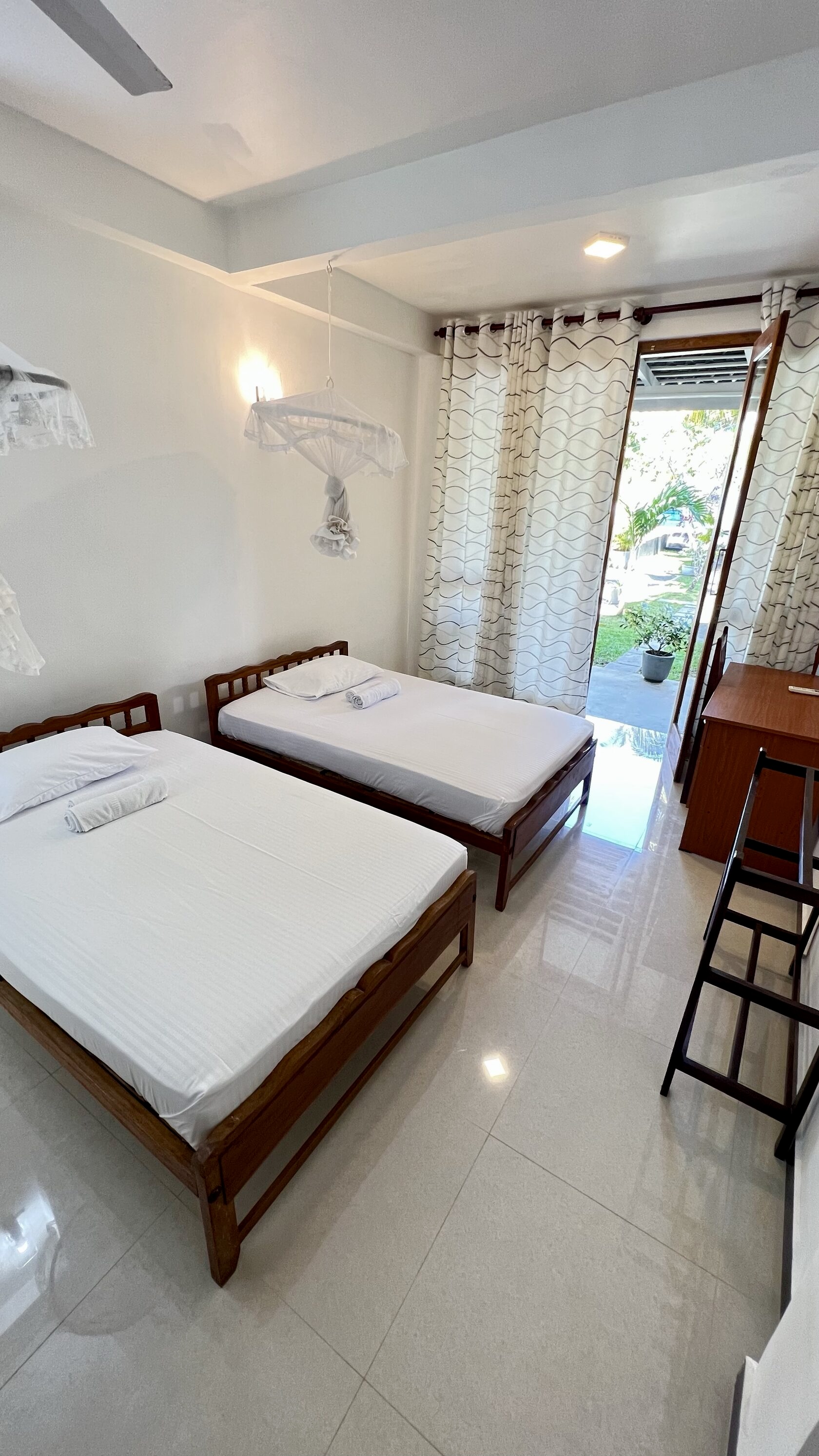 Прилет на остров и заселение на виллу